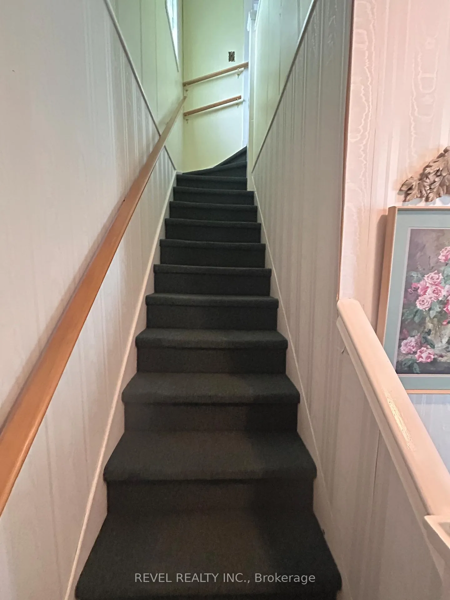Photo 15 of 102 Twelfth Avenue, Cochrane — HOMEH