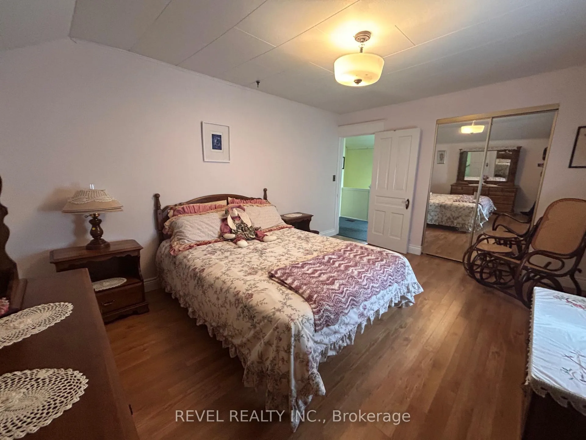Photo 19 of 102 Twelfth Avenue, Cochrane — HOMEH