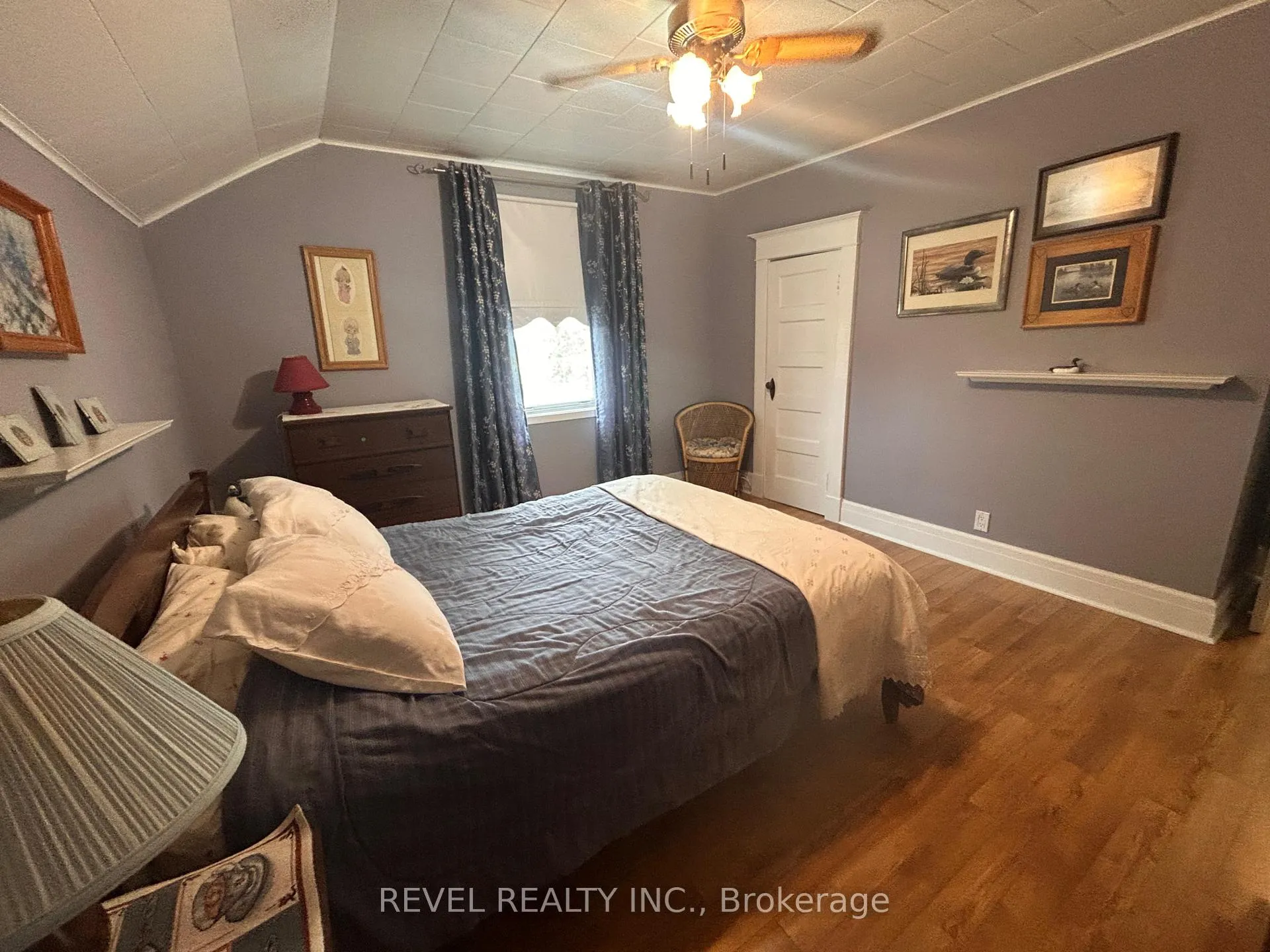 Photo 22 of 102 Twelfth Avenue, Cochrane — HOMEH
