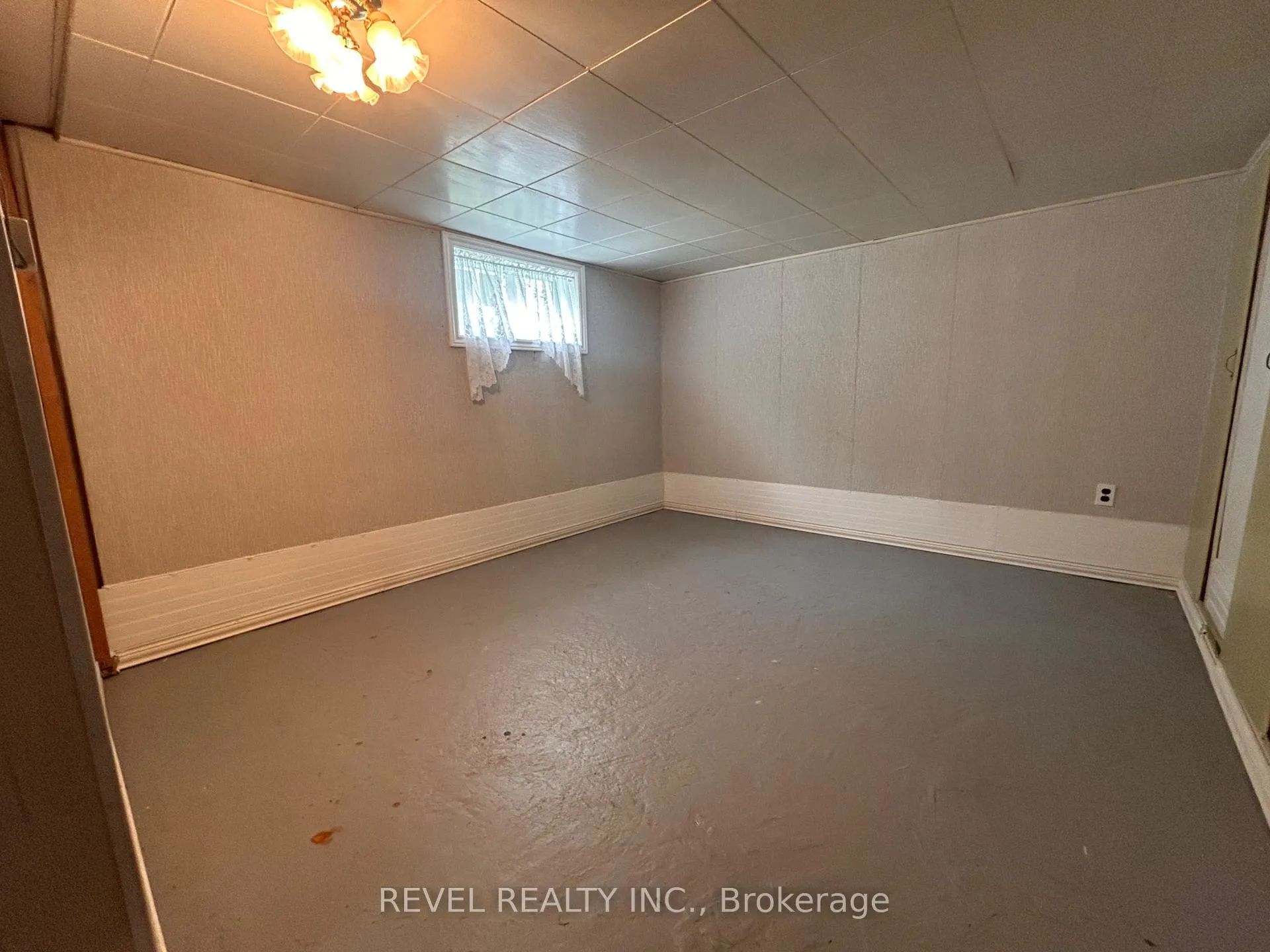 Photo 27 of 102 Twelfth Avenue, Cochrane — HOMEH