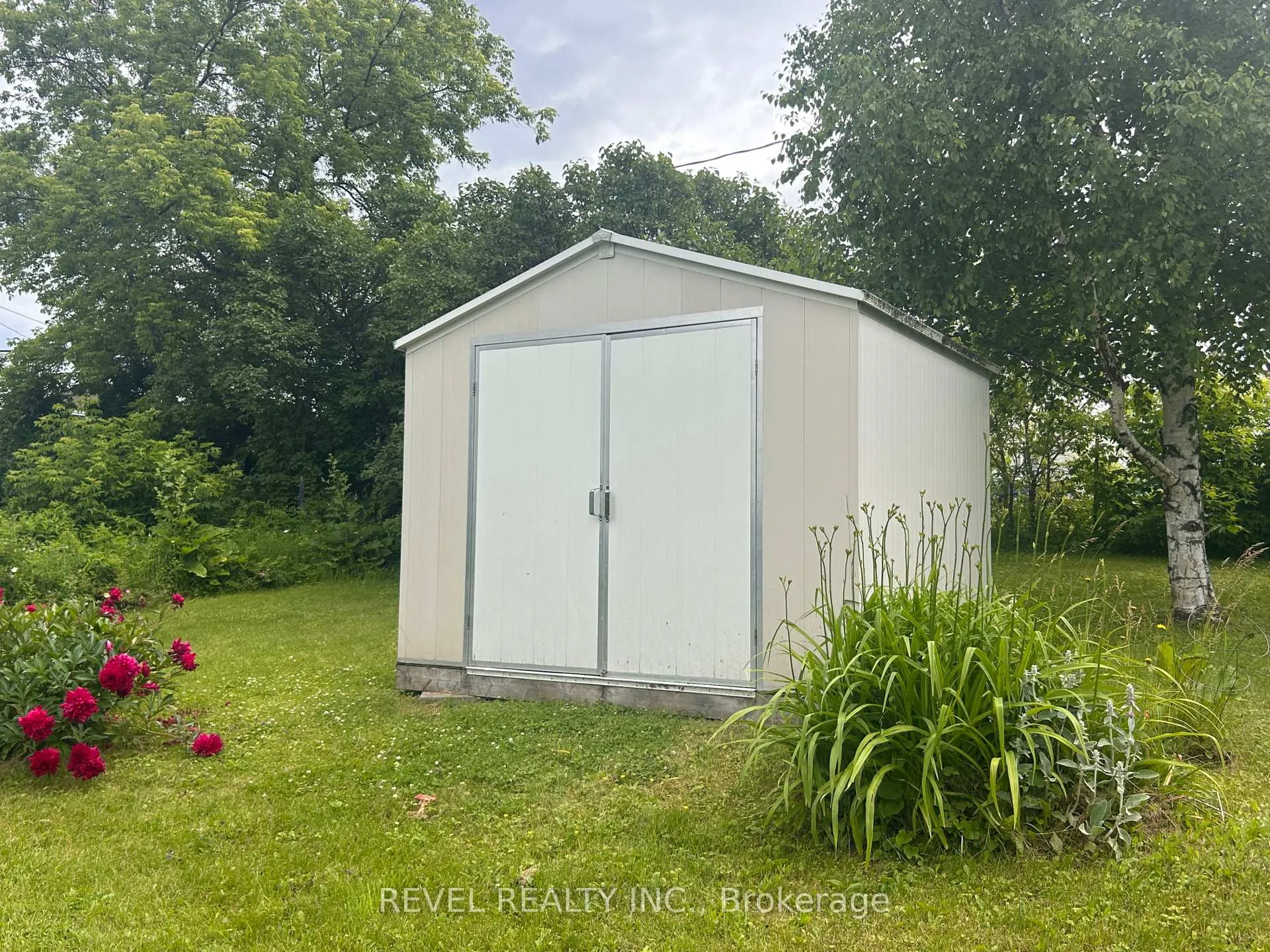 Photo 30 of 102 Twelfth Avenue, Cochrane — HOMEH