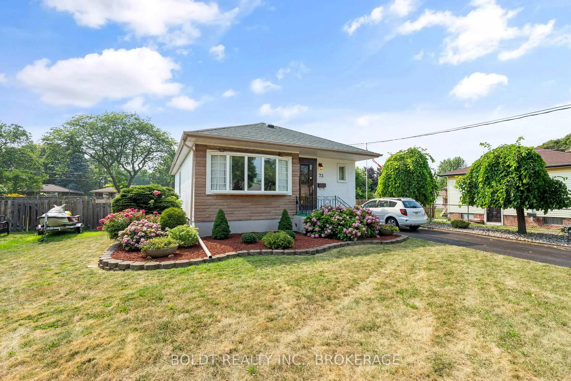 Photo 2 of 73 Dunkeld Avenue, St. Catharines, Carlton/Bunting — HOMEH