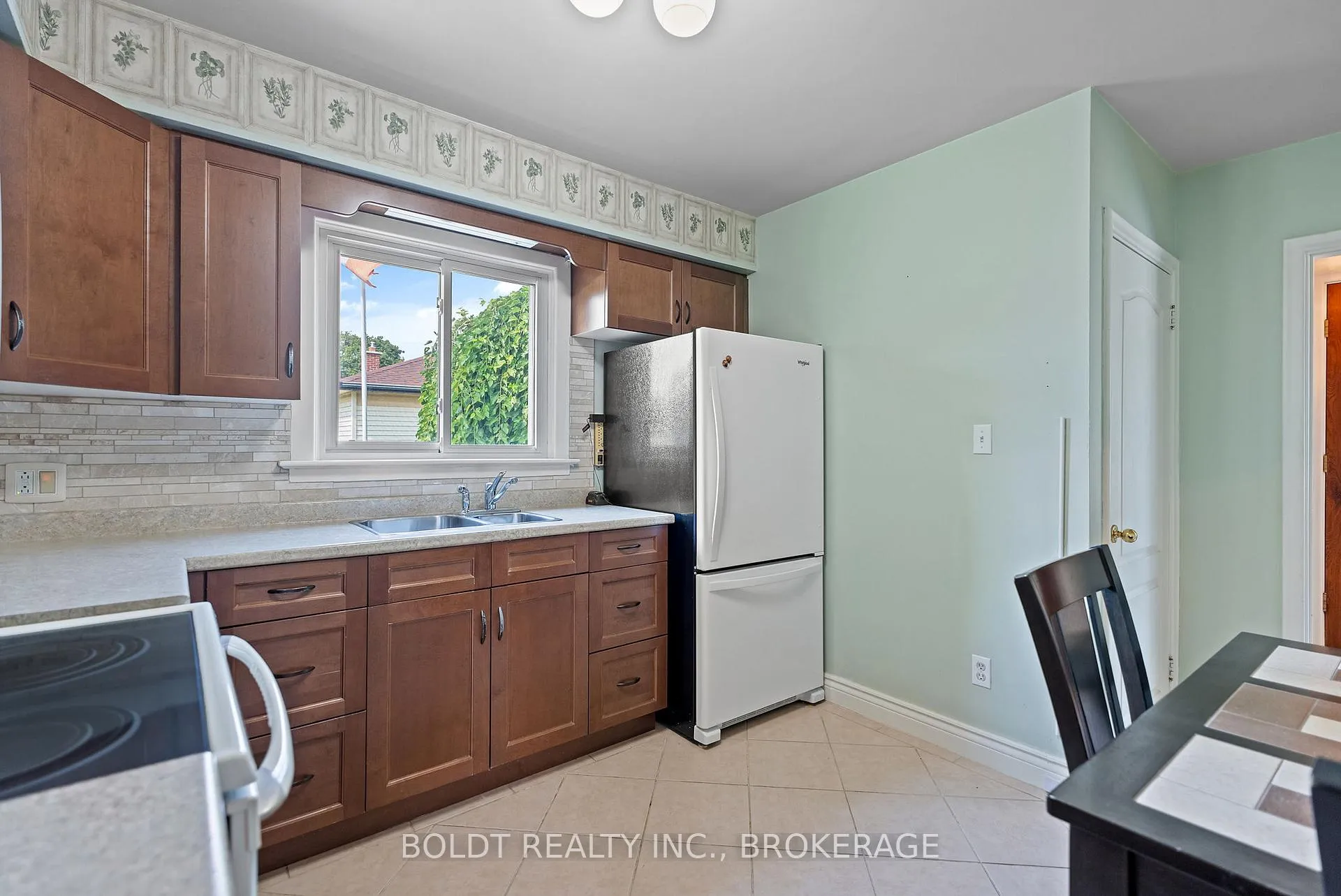 Photo 10 of 73 Dunkeld Avenue, St. Catharines, Carlton/Bunting — HOMEH