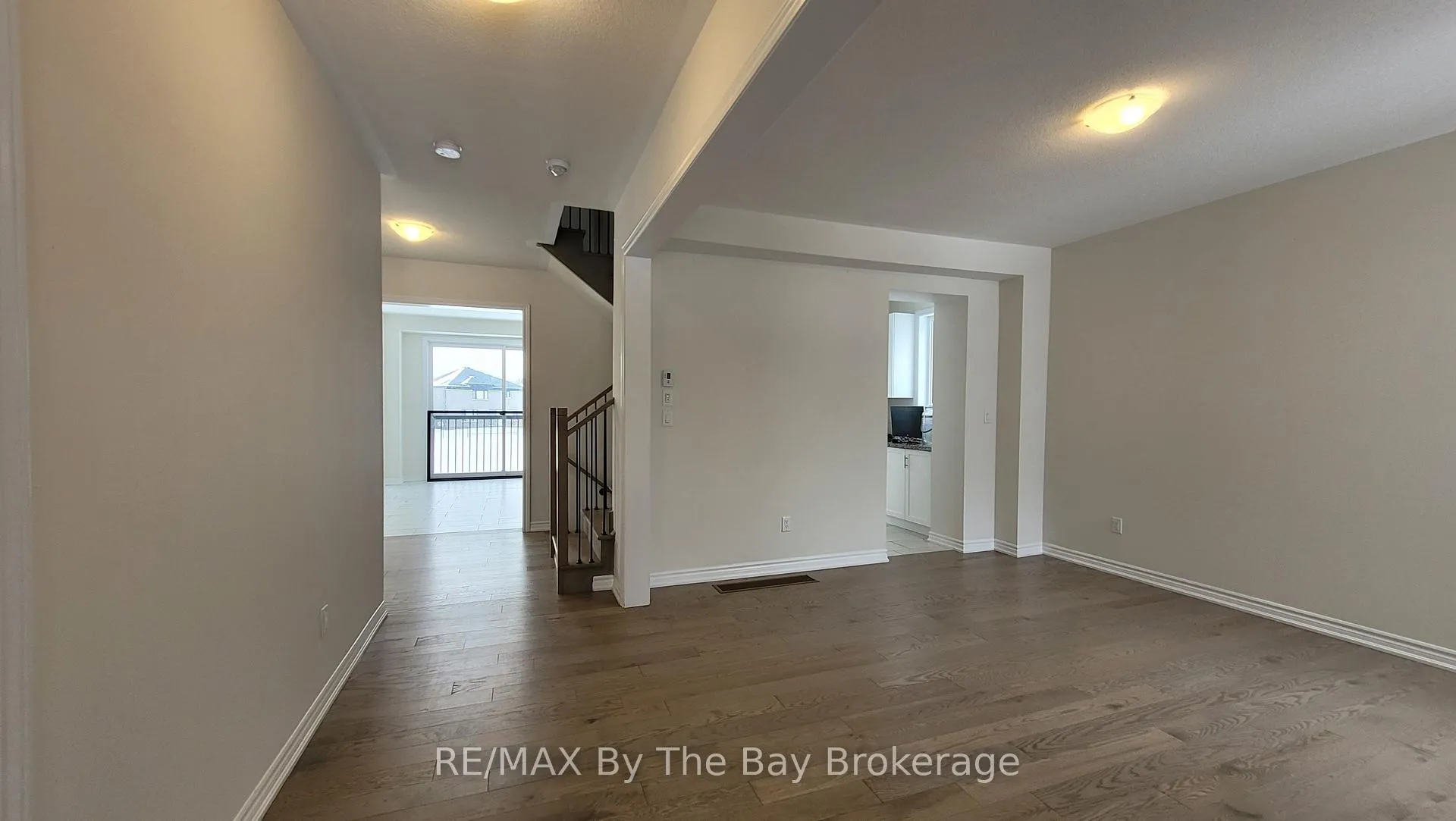 Photo 4 of 11 Del Ray Crescent, Wasaga Beach — HOMEH