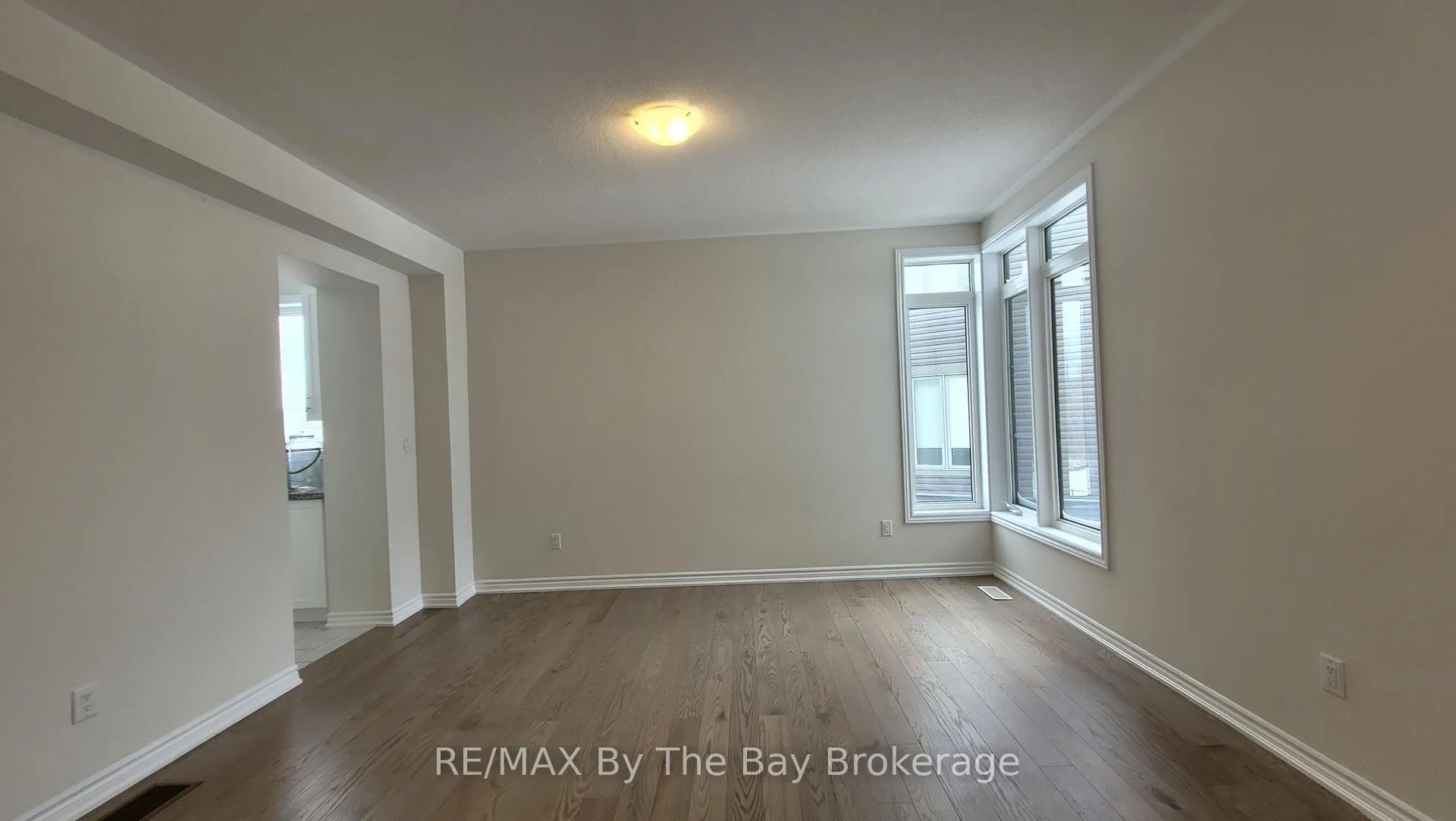 Photo 5 of 11 Del Ray Crescent, Wasaga Beach — HOMEH