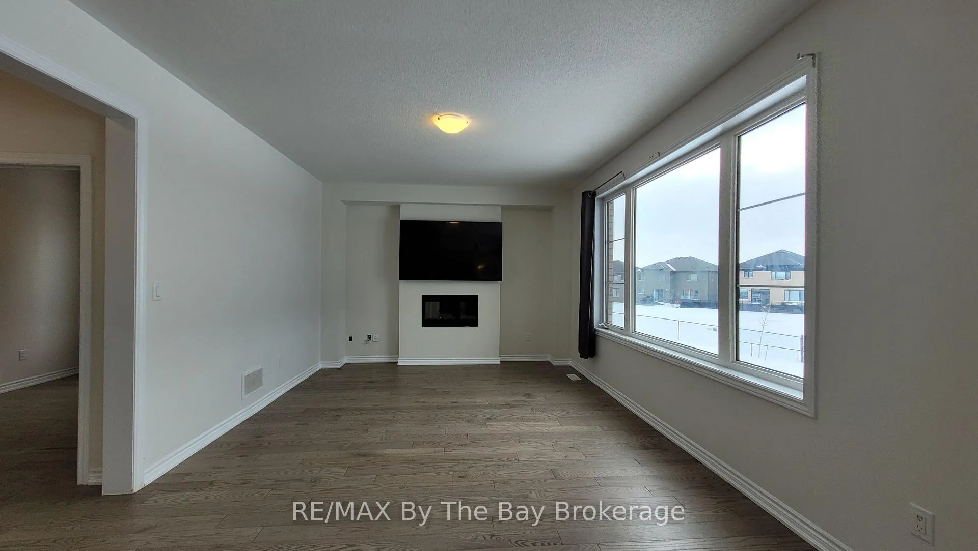 Photo 9 of 11 Del Ray Crescent, Wasaga Beach — HOMEH