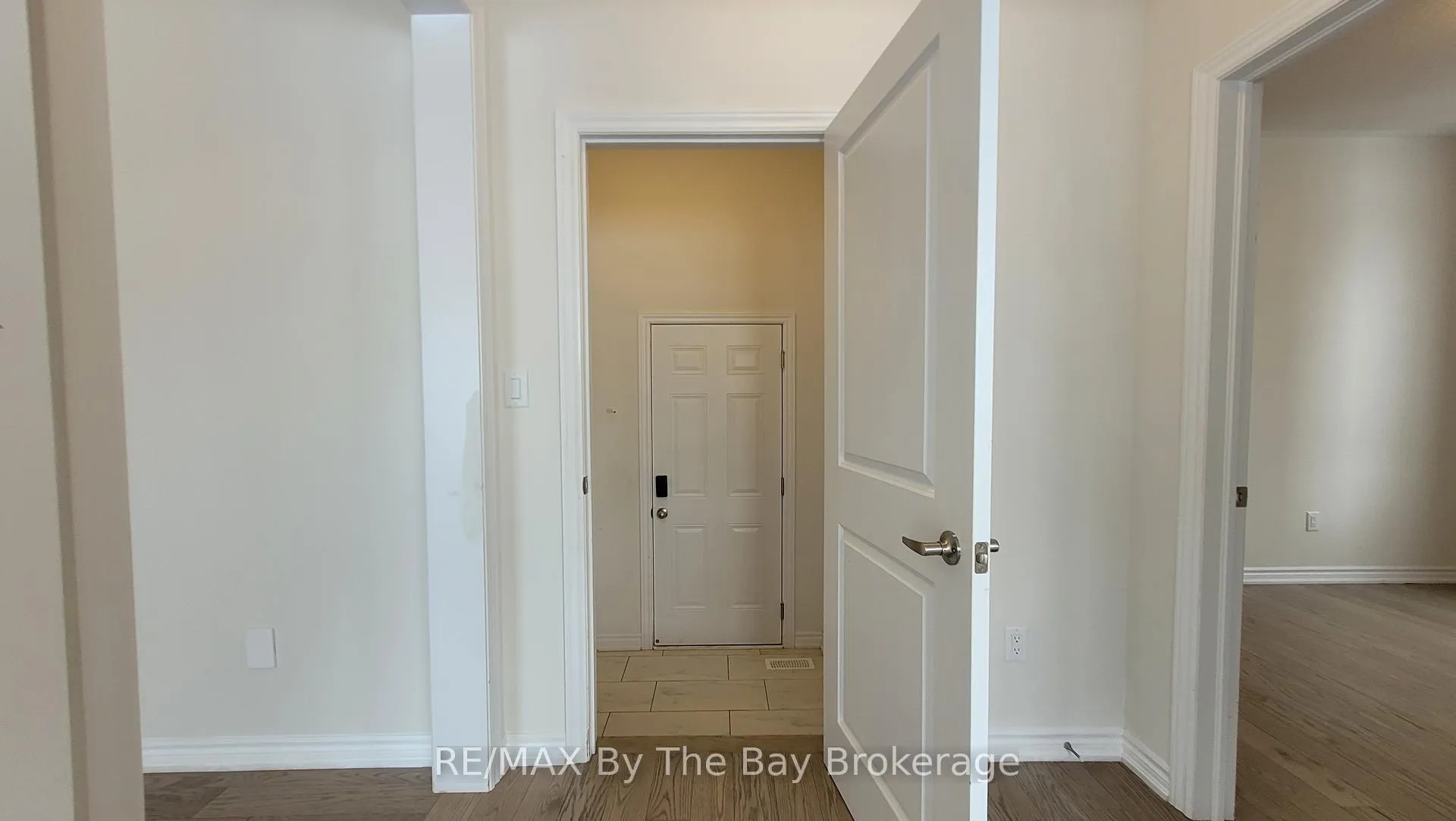 Photo 12 of 11 Del Ray Crescent, Wasaga Beach — HOMEH