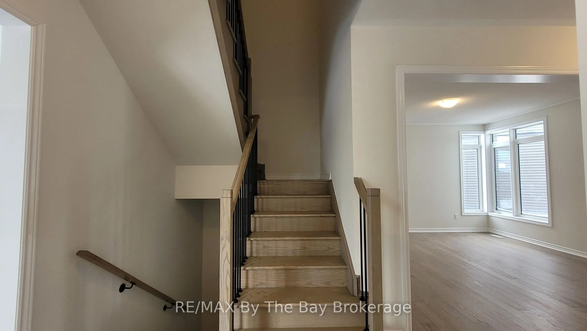 Photo 13 of 11 Del Ray Crescent, Wasaga Beach — HOMEH