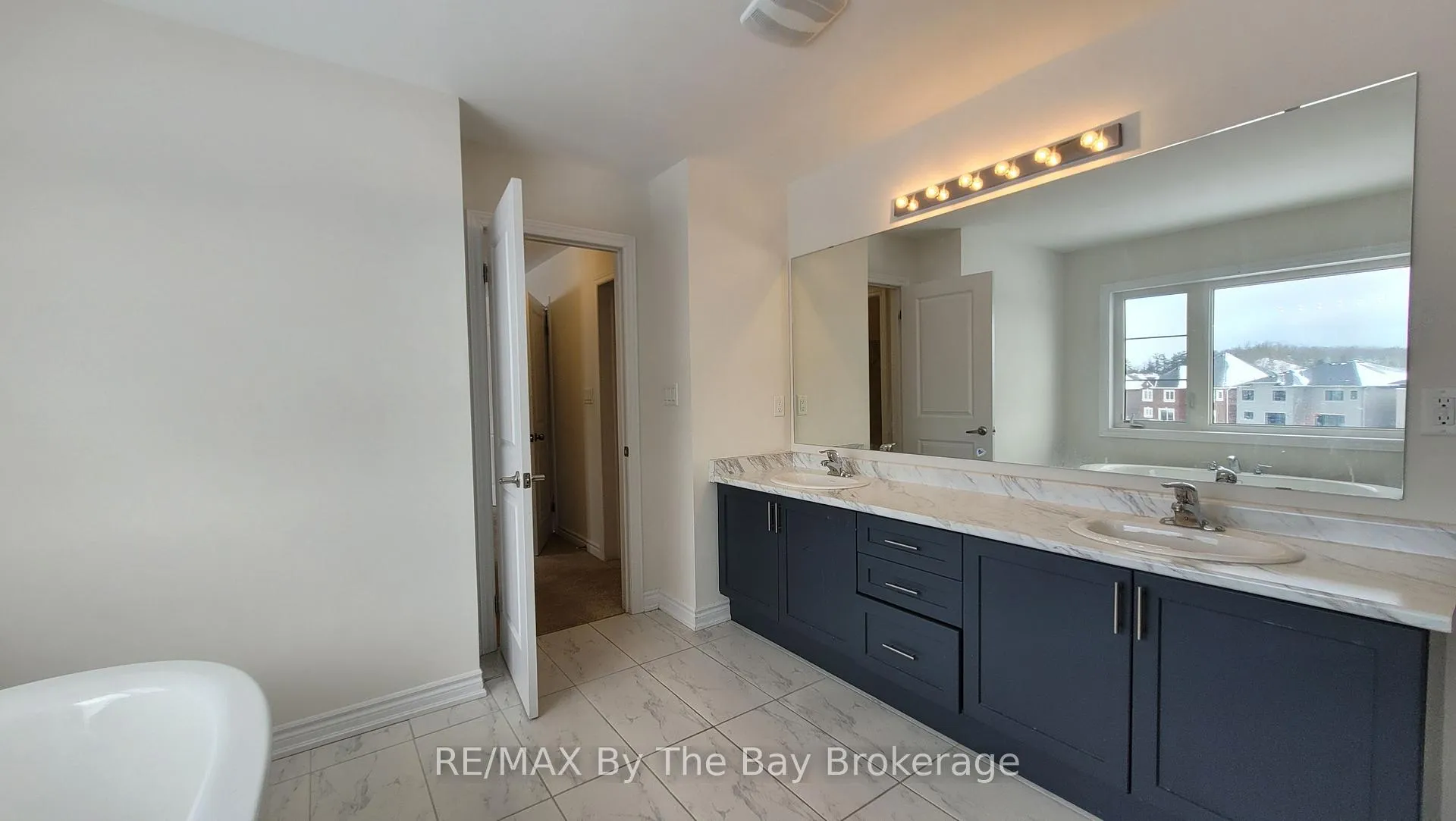 Photo 24 of 11 Del Ray Crescent, Wasaga Beach — HOMEH