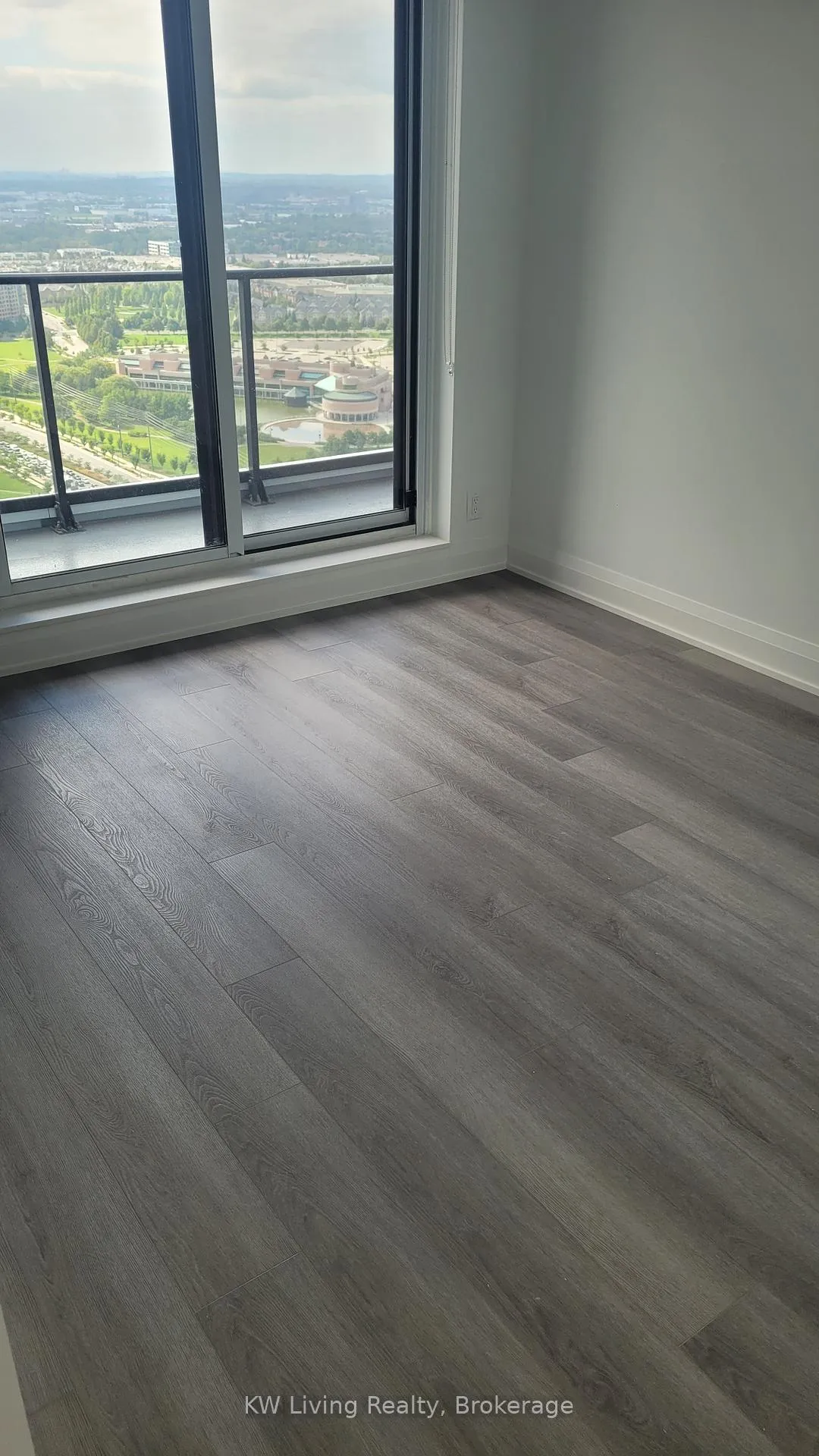 Photo 2 of Unit 4206, 8 Water Walk Drive, Markham, Unionville — HOMEH