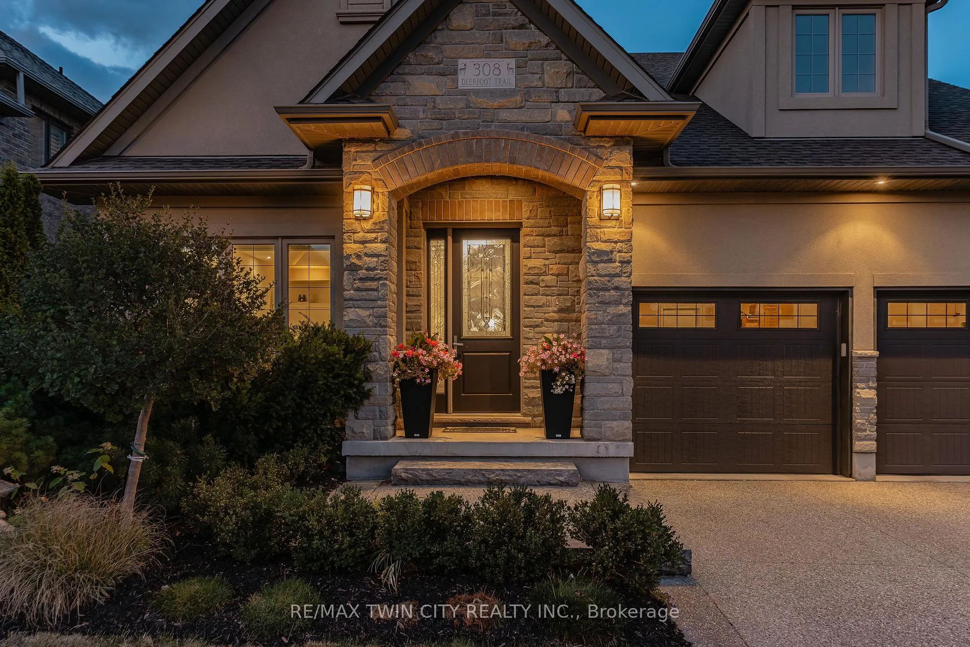 Photo 7 of 308 Deerfoot Trail, Waterloo, Eastbridge — HOMEH