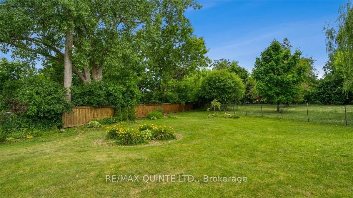Photo 5 of 8 Enid Court, Belleville — HOMEH