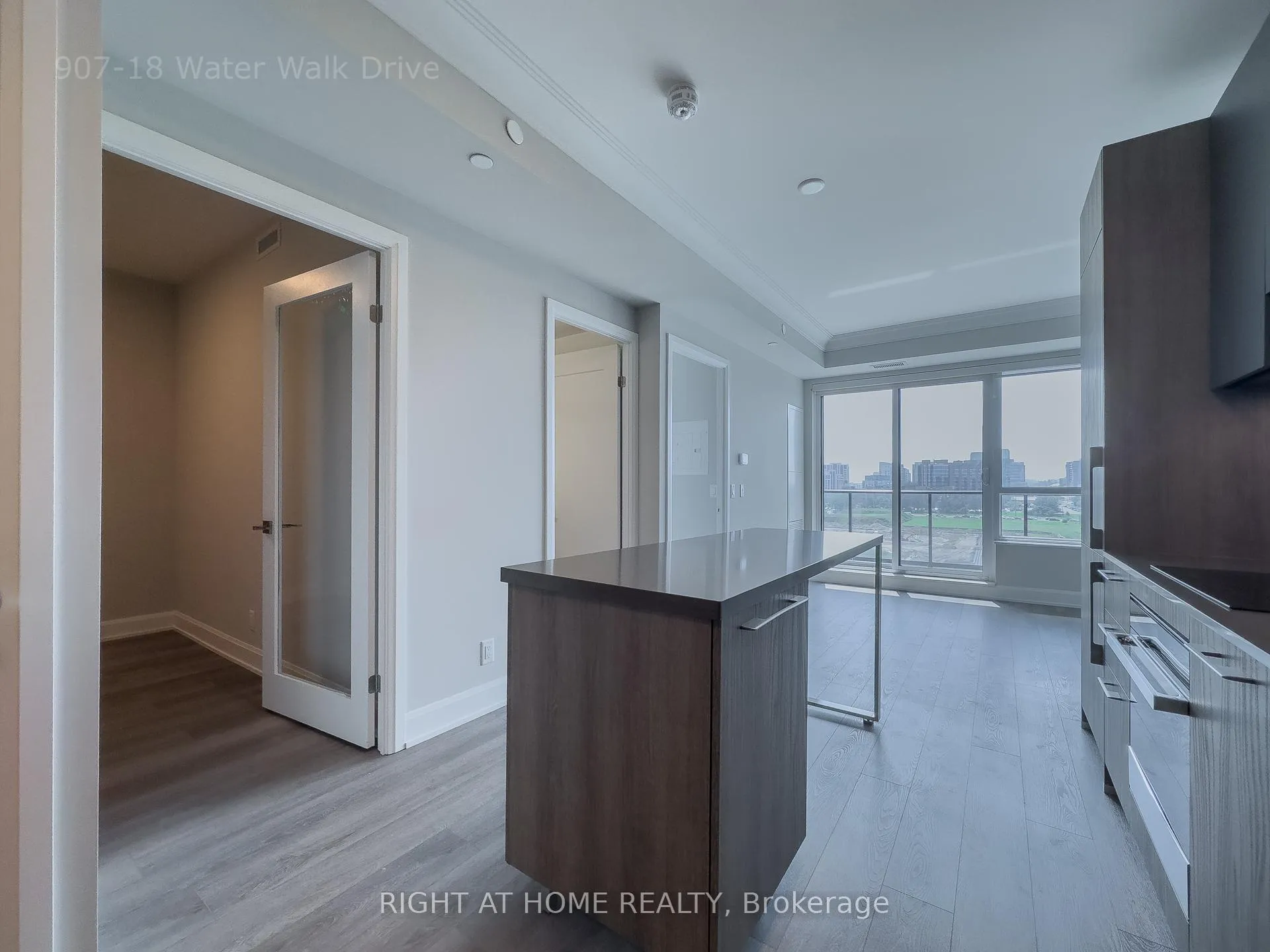 Photo 3 of Unit 907, 18 Water Walk Drive, Markham, Unionville — HOMEH