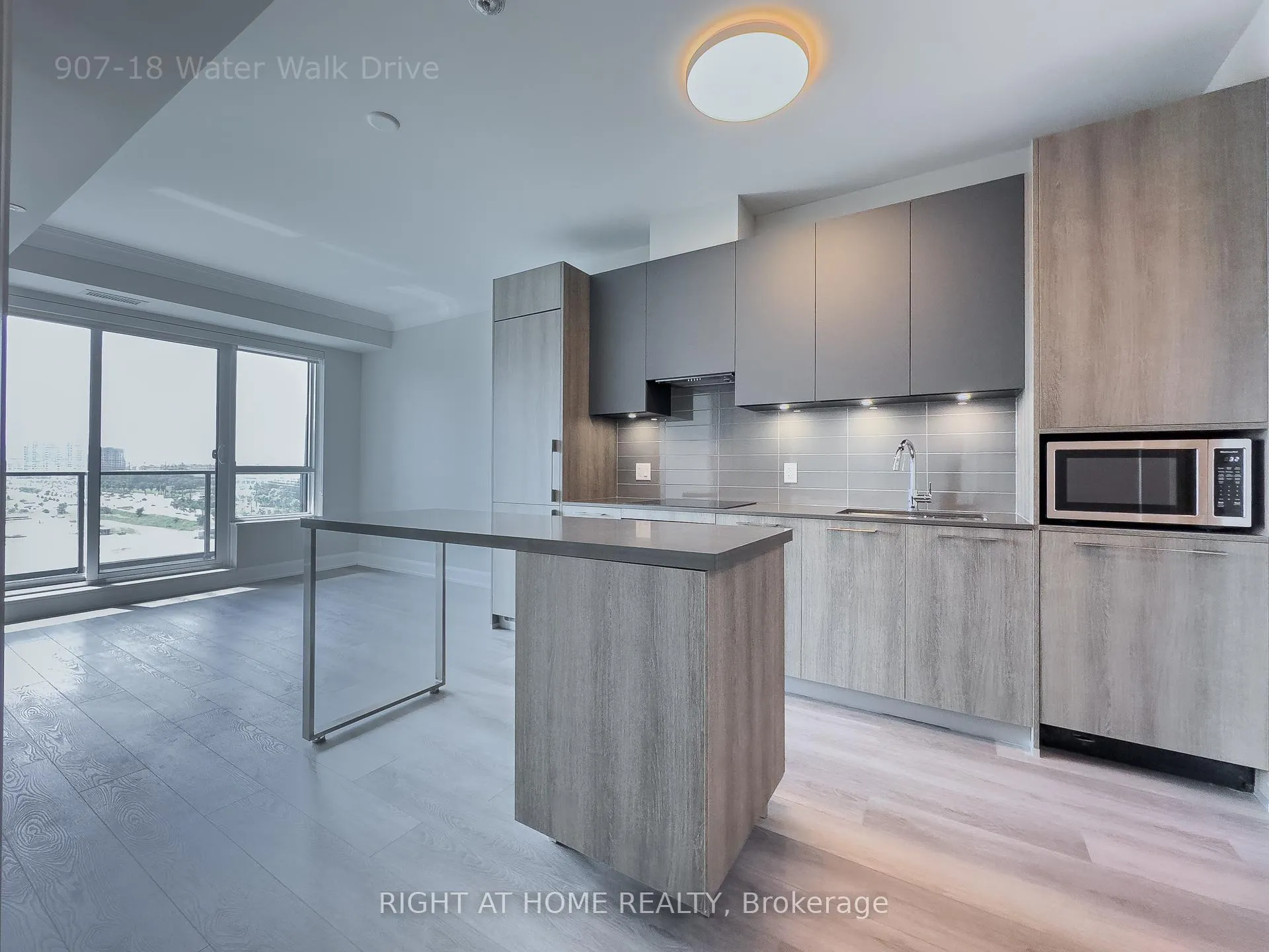 Photo 4 of Unit 907, 18 Water Walk Drive, Markham, Unionville — HOMEH