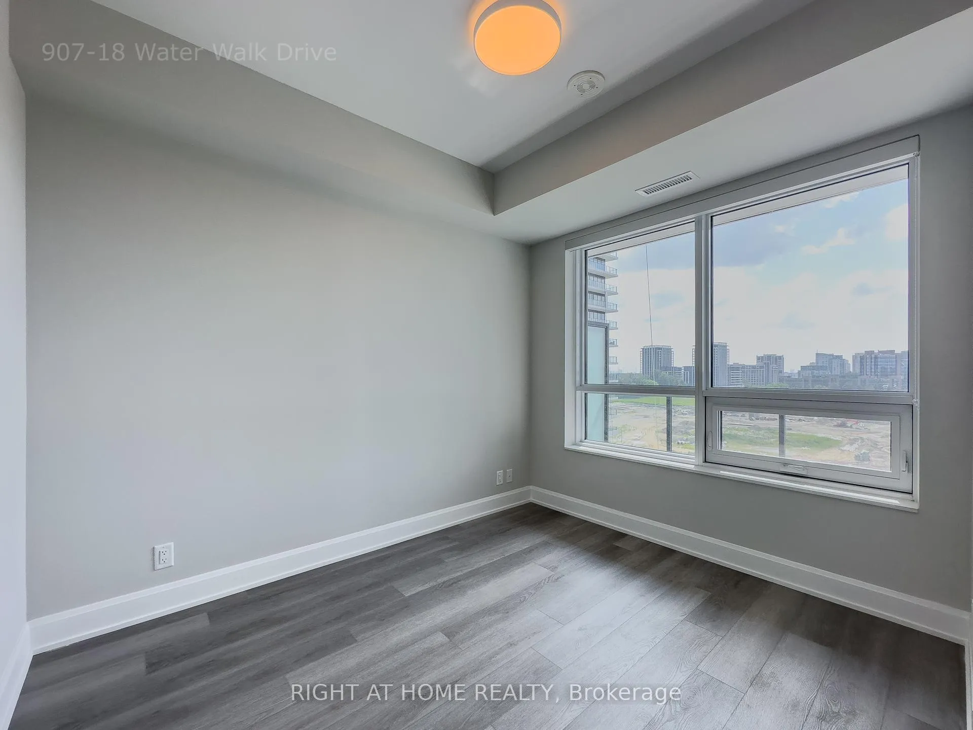 Photo 10 of Unit 907, 18 Water Walk Drive, Markham, Unionville — HOMEH