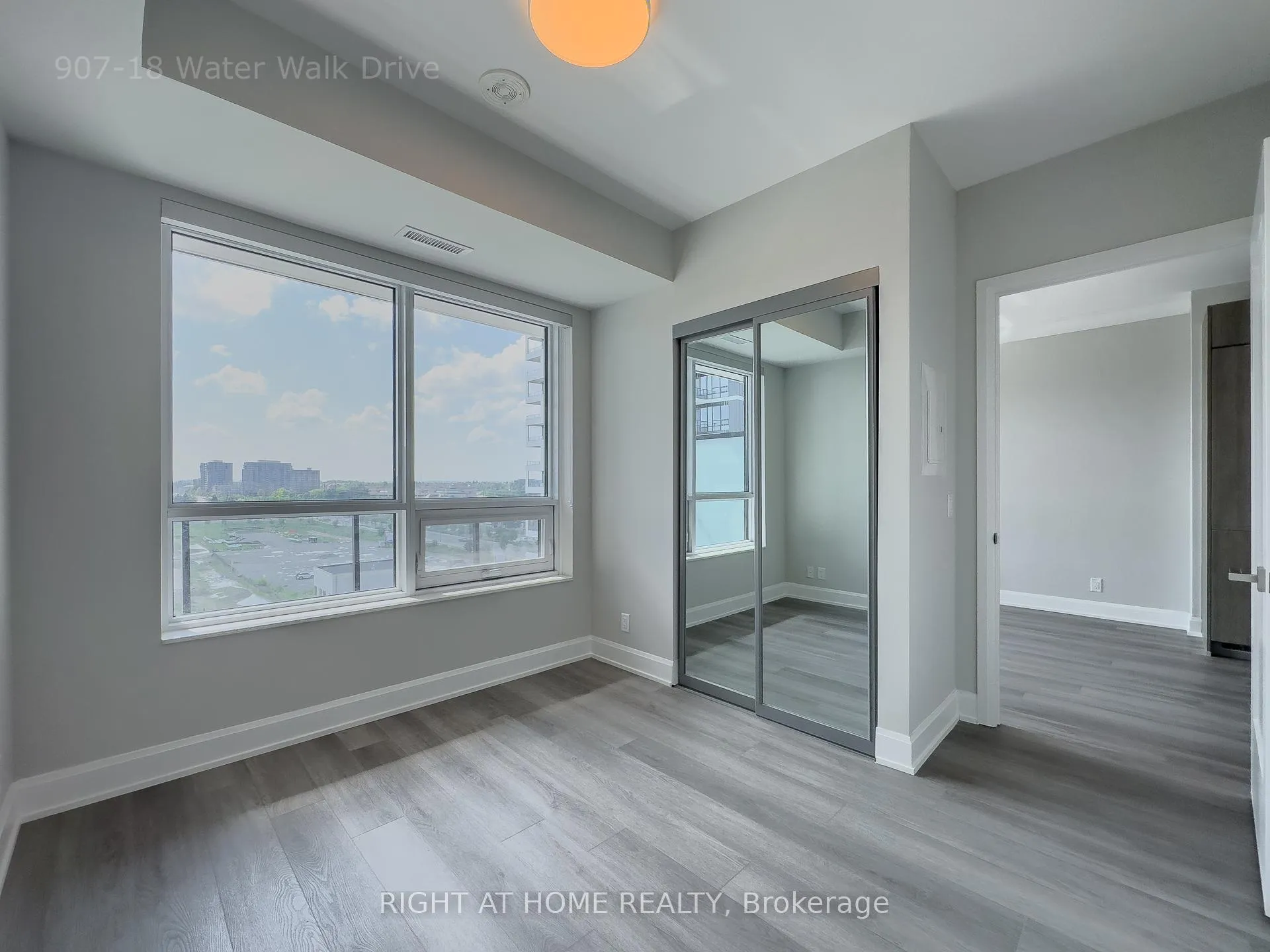 Photo 11 of Unit 907, 18 Water Walk Drive, Markham, Unionville — HOMEH