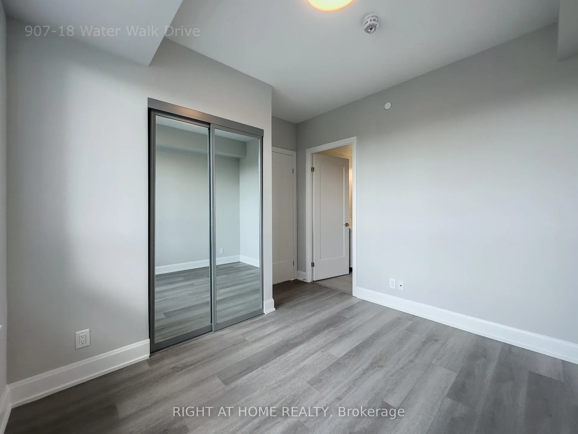 Photo 12 of Unit 907, 18 Water Walk Drive, Markham, Unionville — HOMEH