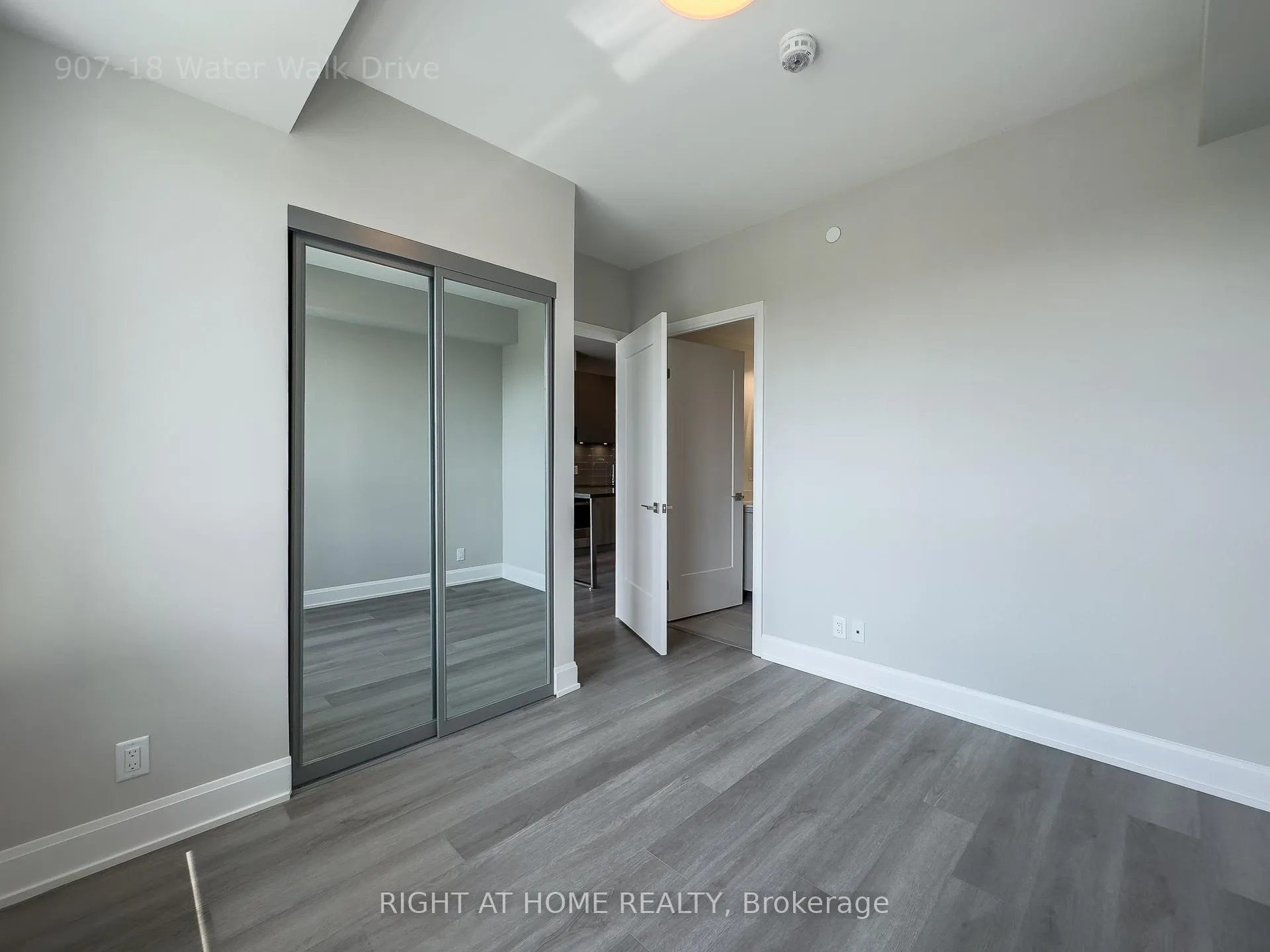 Photo 13 of Unit 907, 18 Water Walk Drive, Markham, Unionville — HOMEH