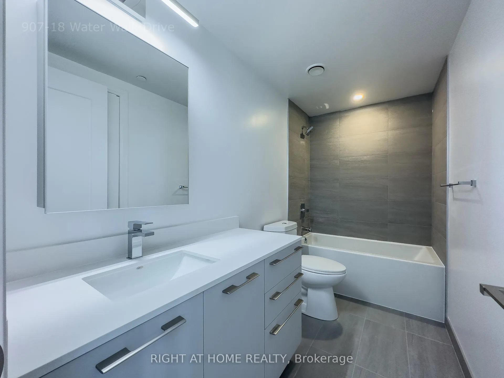 Photo 14 of Unit 907, 18 Water Walk Drive, Markham, Unionville — HOMEH