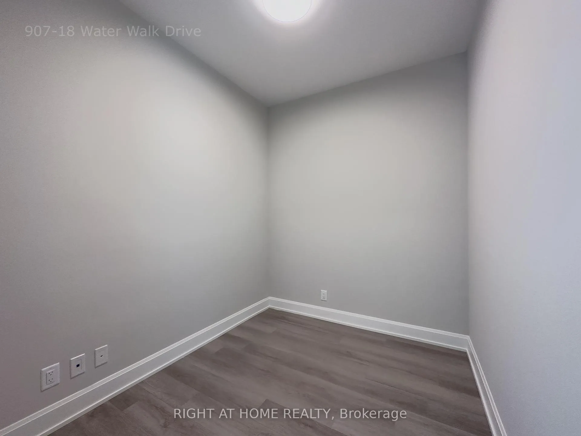 Photo 16 of Unit 907, 18 Water Walk Drive, Markham, Unionville — HOMEH