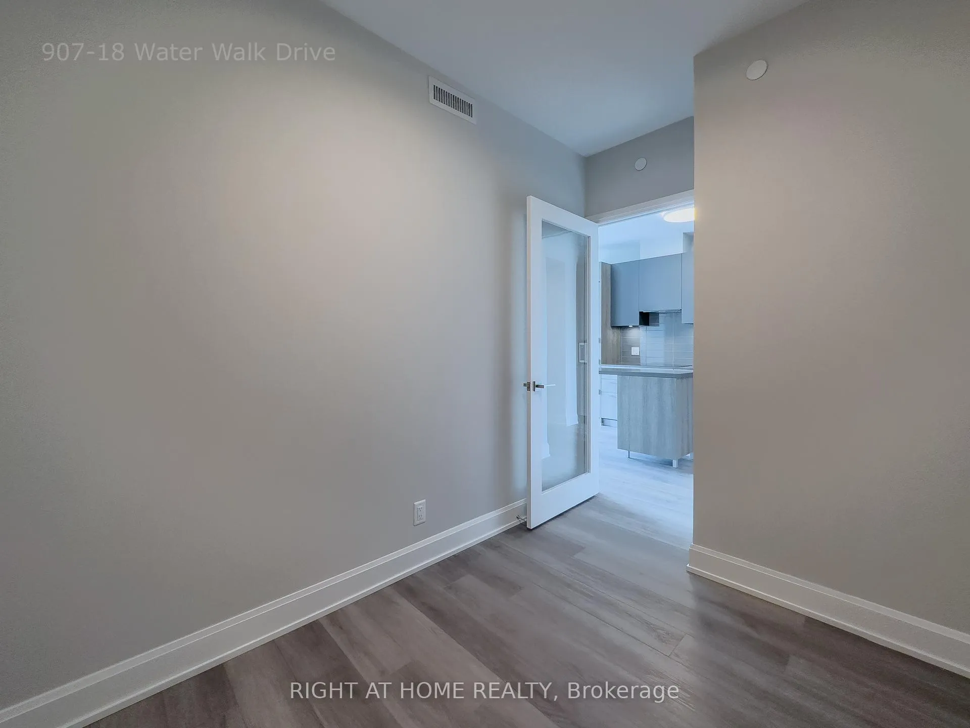 Photo 17 of Unit 907, 18 Water Walk Drive, Markham, Unionville — HOMEH