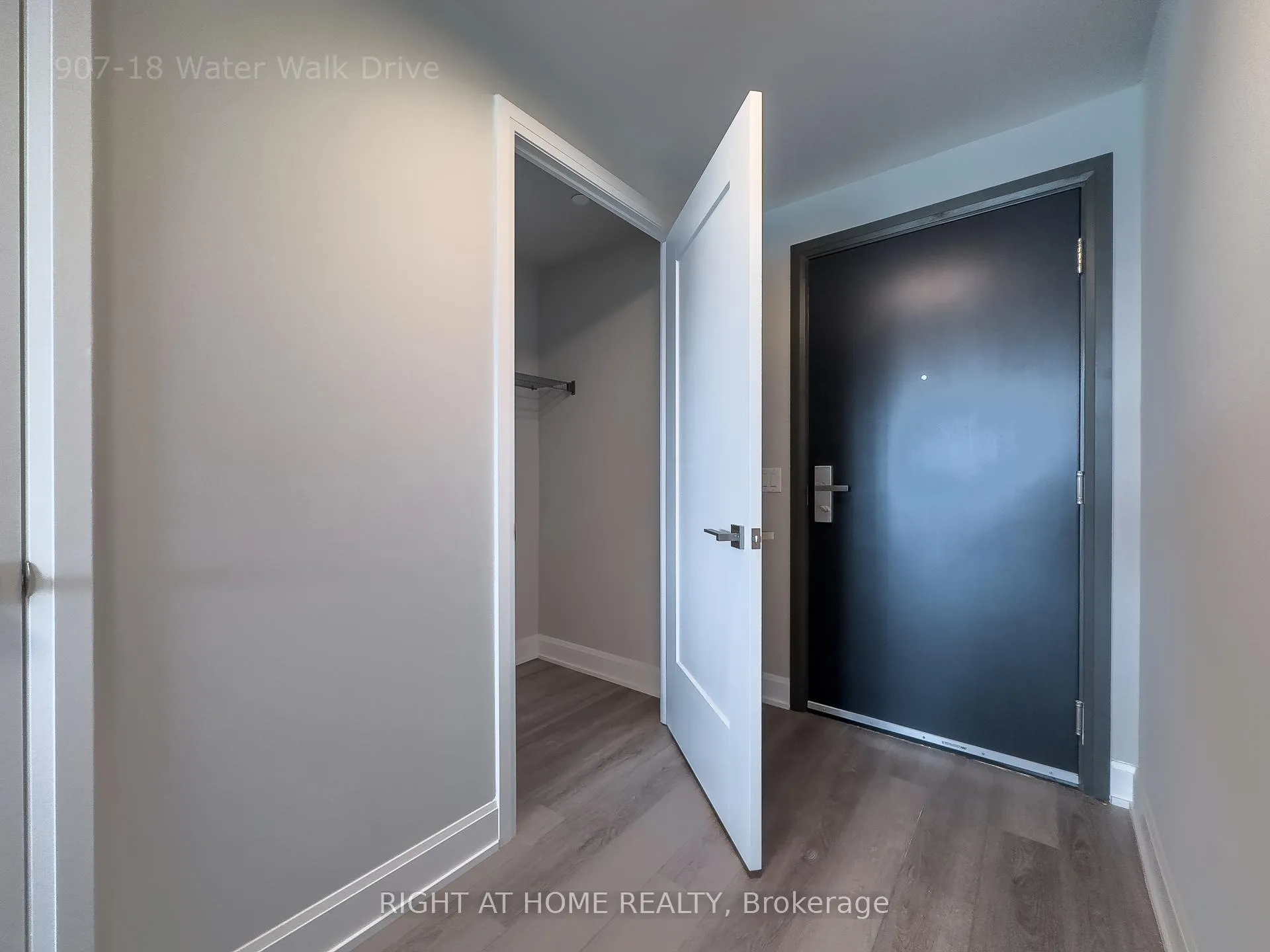 Photo 22 of Unit 907, 18 Water Walk Drive, Markham, Unionville — HOMEH