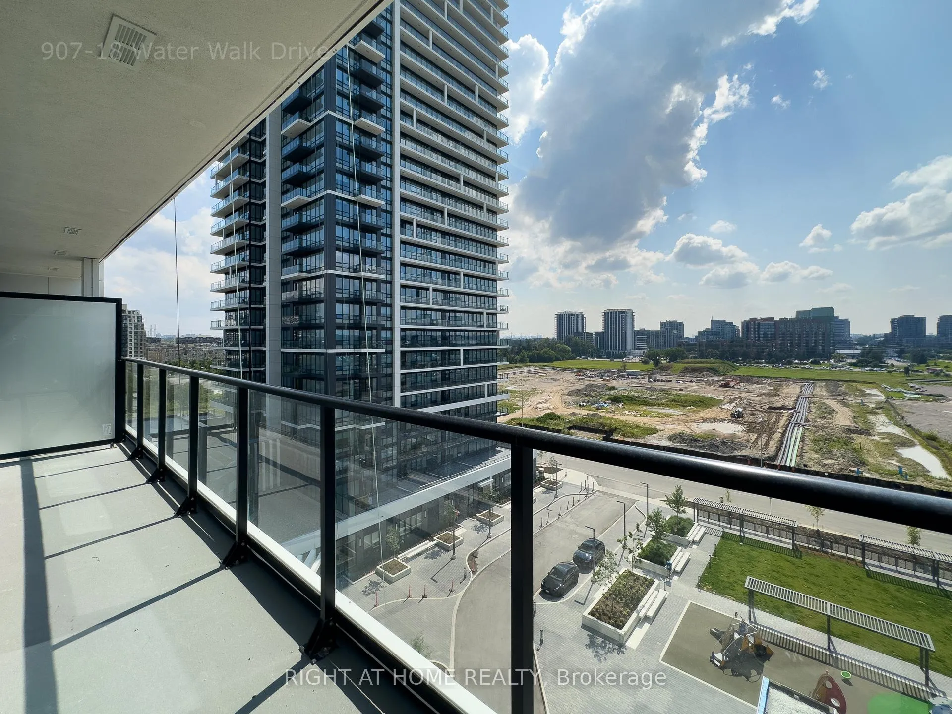 Photo 23 of Unit 907, 18 Water Walk Drive, Markham, Unionville — HOMEH