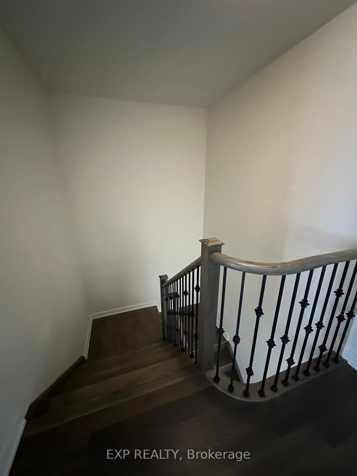 Photo 16 of 152 Keelson Street, Welland, Dain City — HOMEH