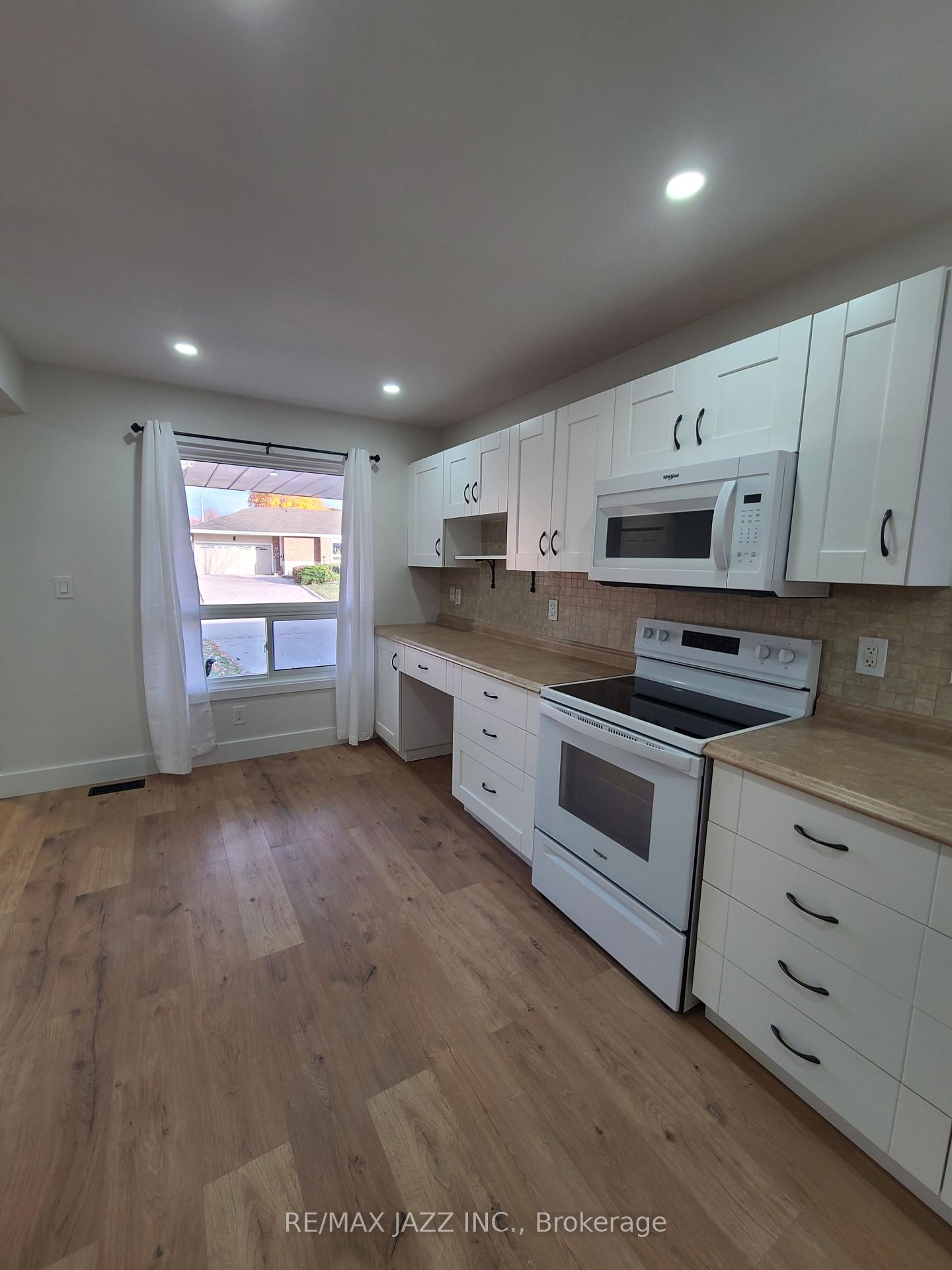 Photo 3 of Unit Upper, 78 Parkway Crescent, Clarington, Bowmanville — HOMEH