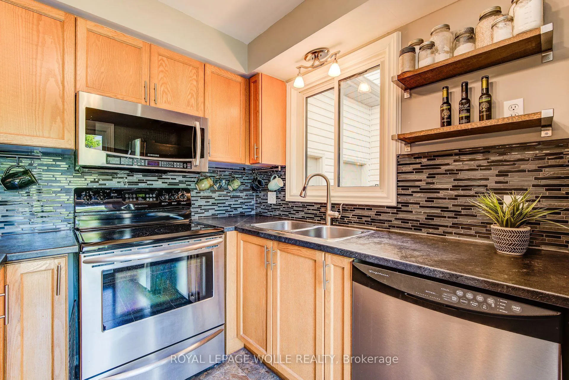 Photo 21 of 294 Pastern Trail, Waterloo — HOMEH