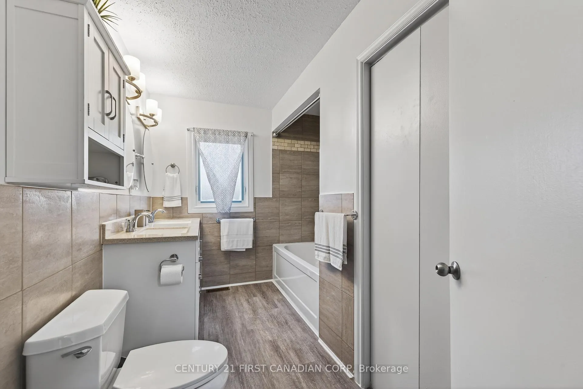 Photo 26 of 70 Jane Street, Chatham-Kent, Blenheim — HOMEH