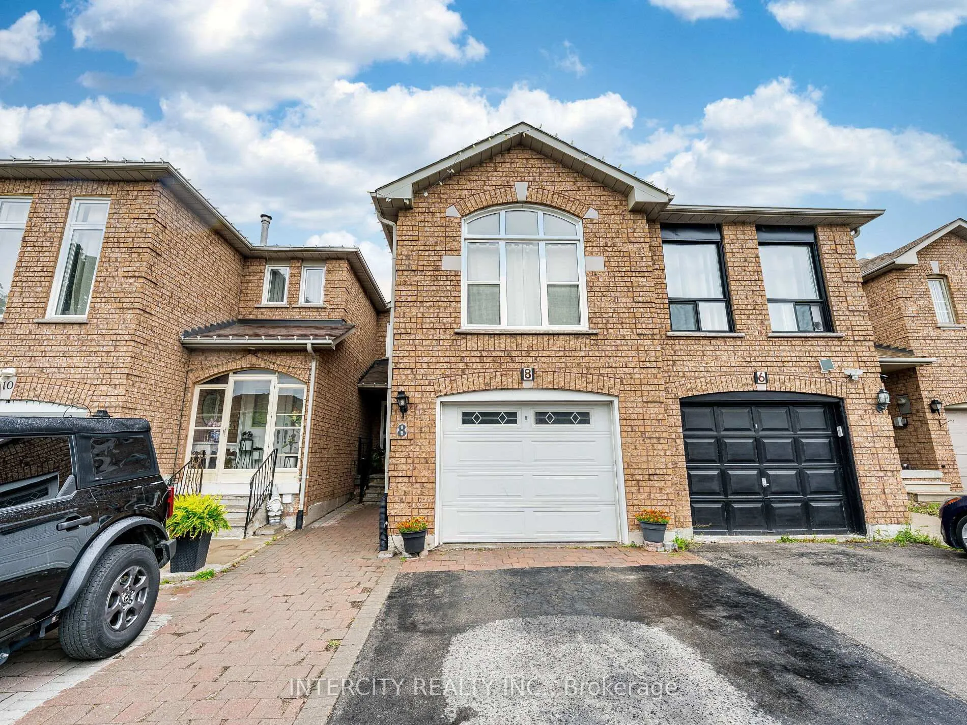 Photo 1 of 8 Wedgewood Place, Vaughan, Concord — HOMEH