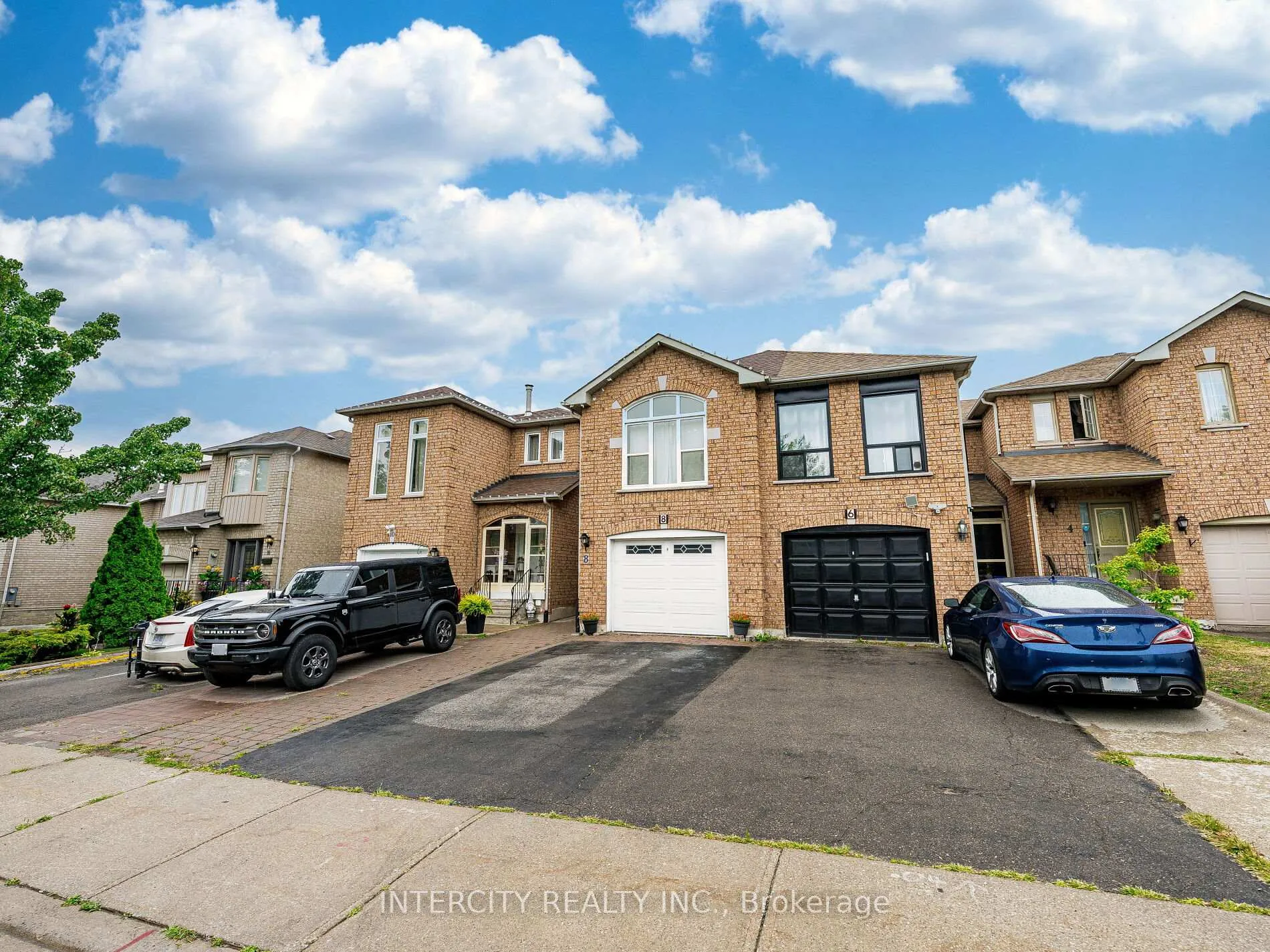 Photo 3 of 8 Wedgewood Place, Vaughan, Concord — HOMEH