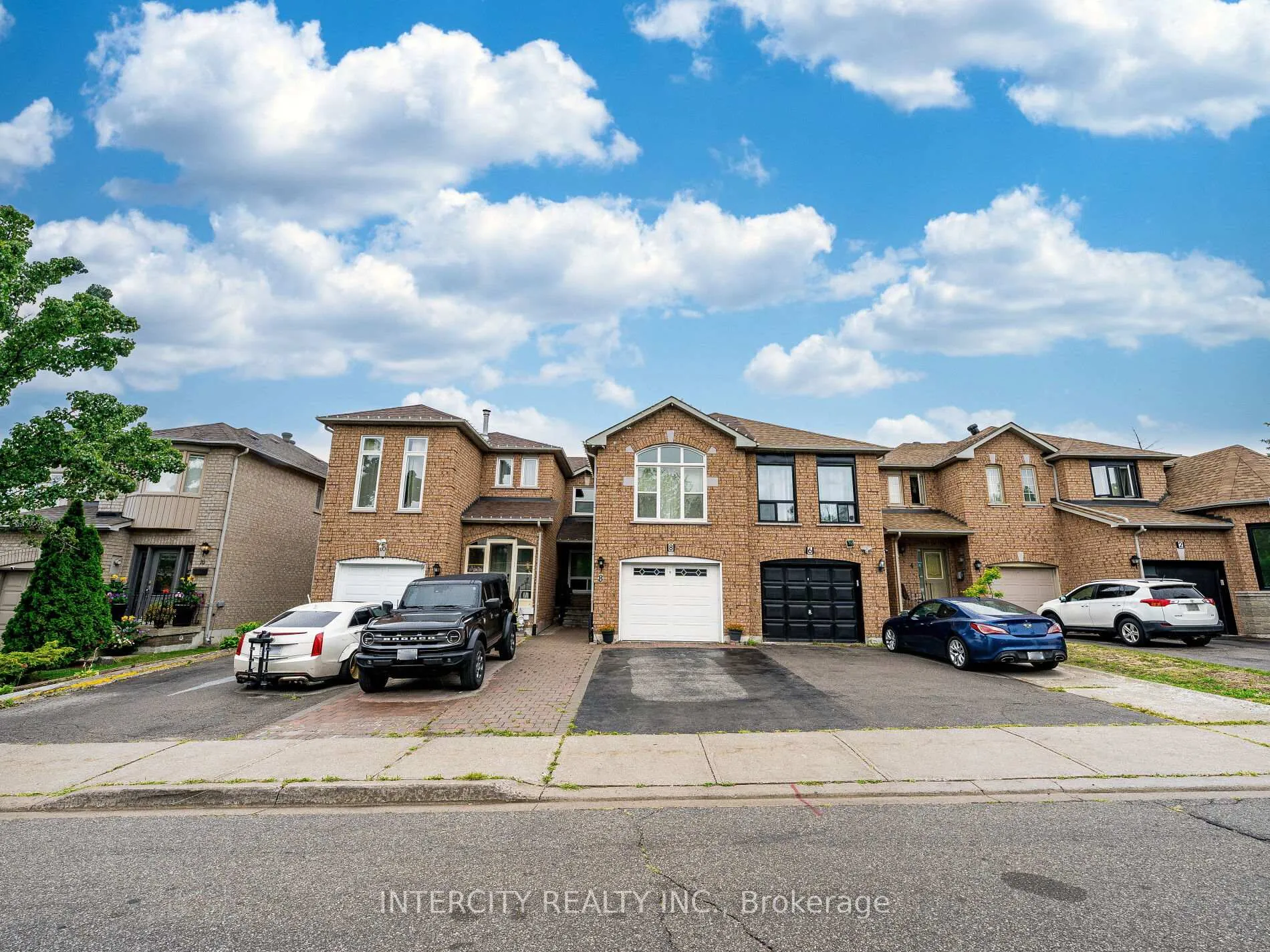 Photo 4 of 8 Wedgewood Place, Vaughan, Concord — HOMEH