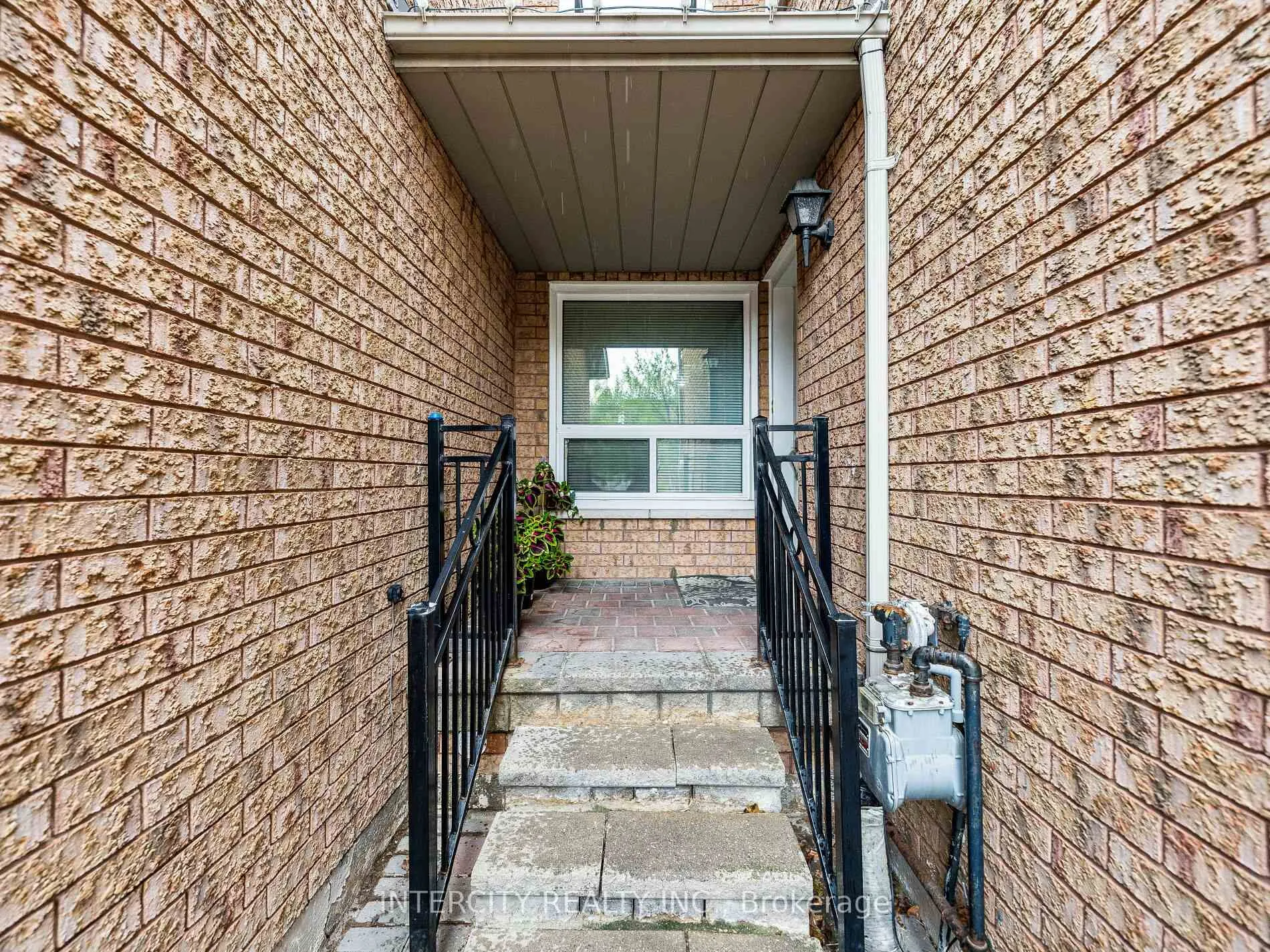 Photo 6 of 8 Wedgewood Place, Vaughan, Concord — HOMEH