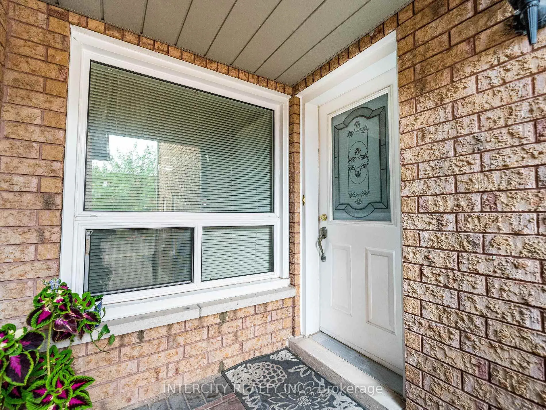 Photo 7 of 8 Wedgewood Place, Vaughan, Concord — HOMEH