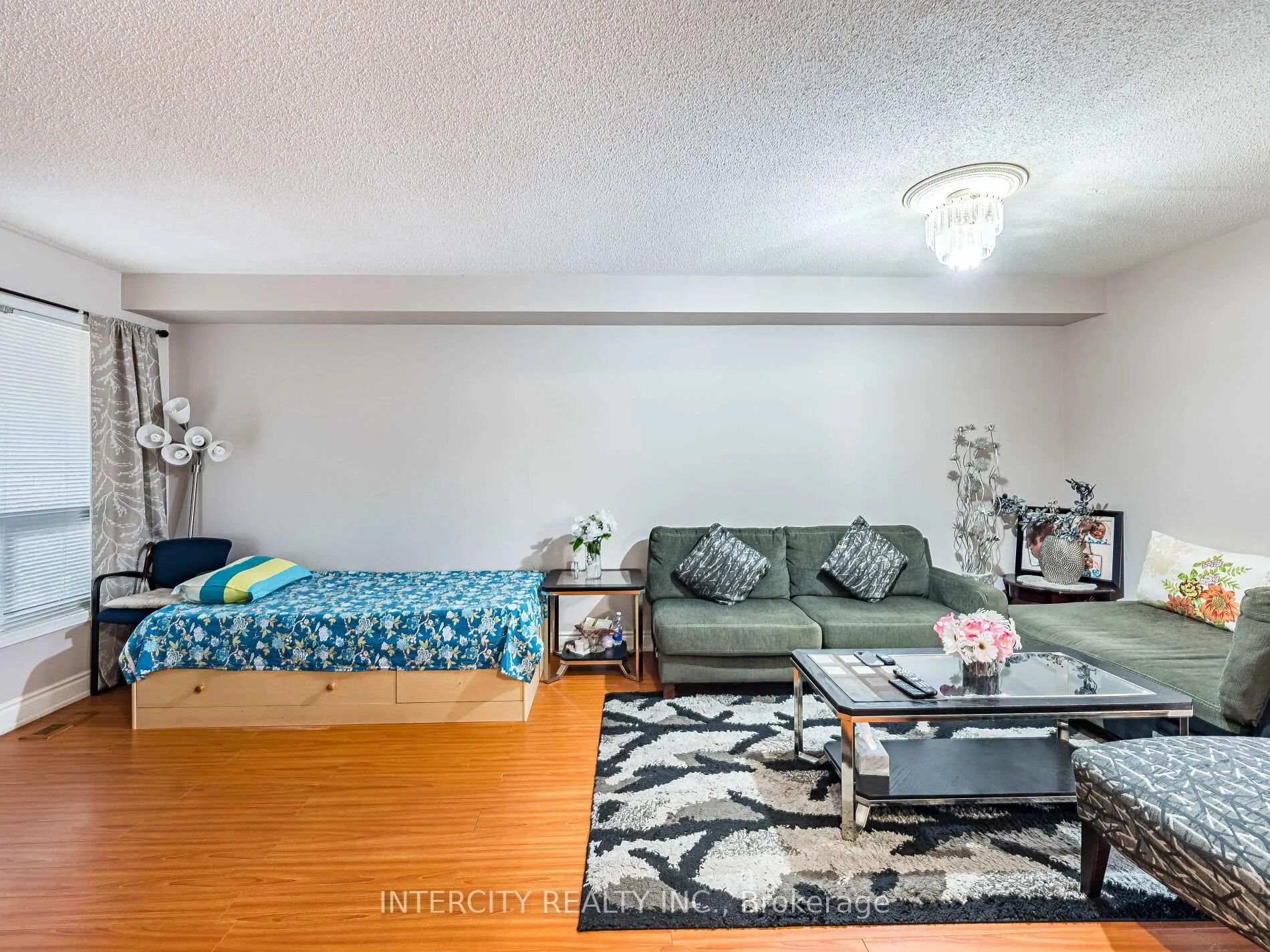 Photo 8 of 8 Wedgewood Place, Vaughan, Concord — HOMEH