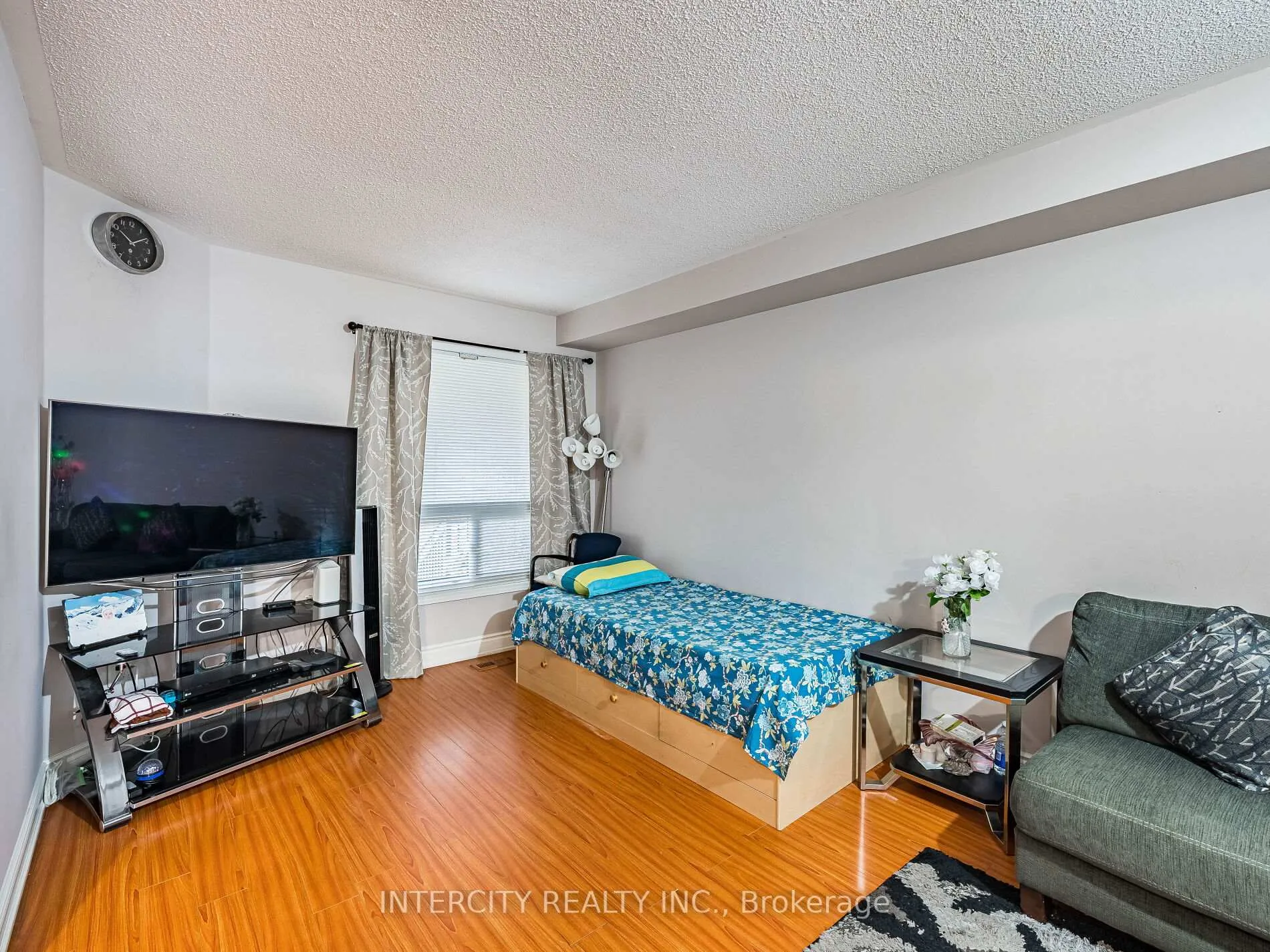 Photo 9 of 8 Wedgewood Place, Vaughan, Concord — HOMEH
