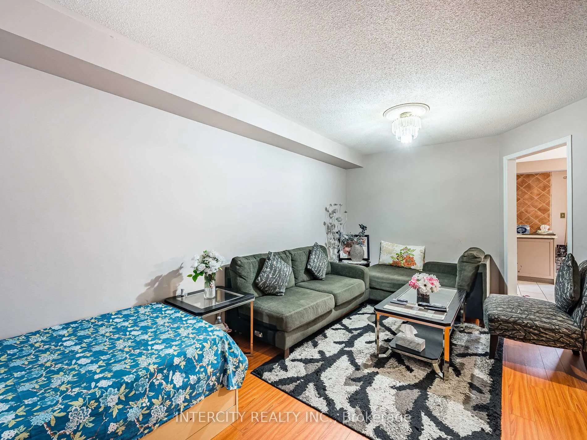 Photo 10 of 8 Wedgewood Place, Vaughan, Concord — HOMEH