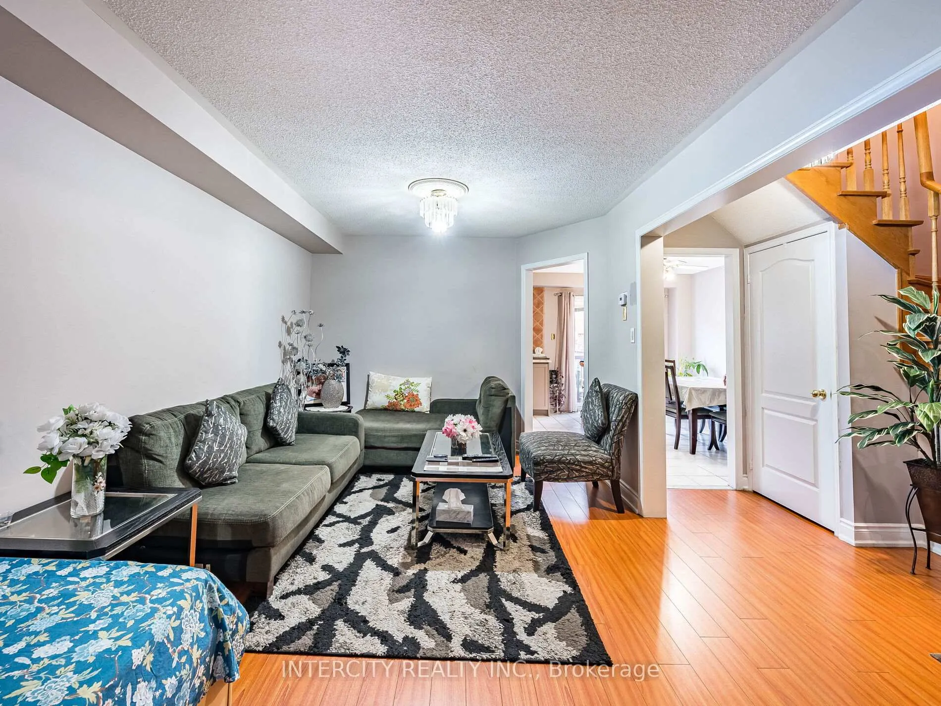 Photo 11 of 8 Wedgewood Place, Vaughan, Concord — HOMEH