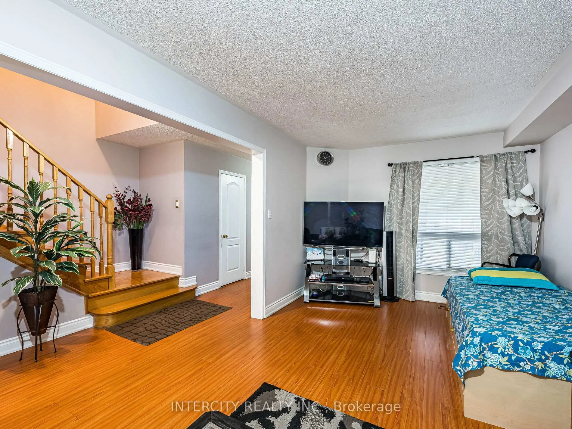 Photo 12 of 8 Wedgewood Place, Vaughan, Concord — HOMEH