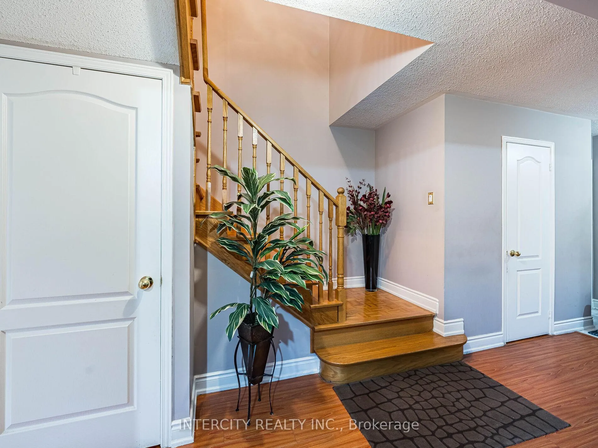 Photo 13 of 8 Wedgewood Place, Vaughan, Concord — HOMEH