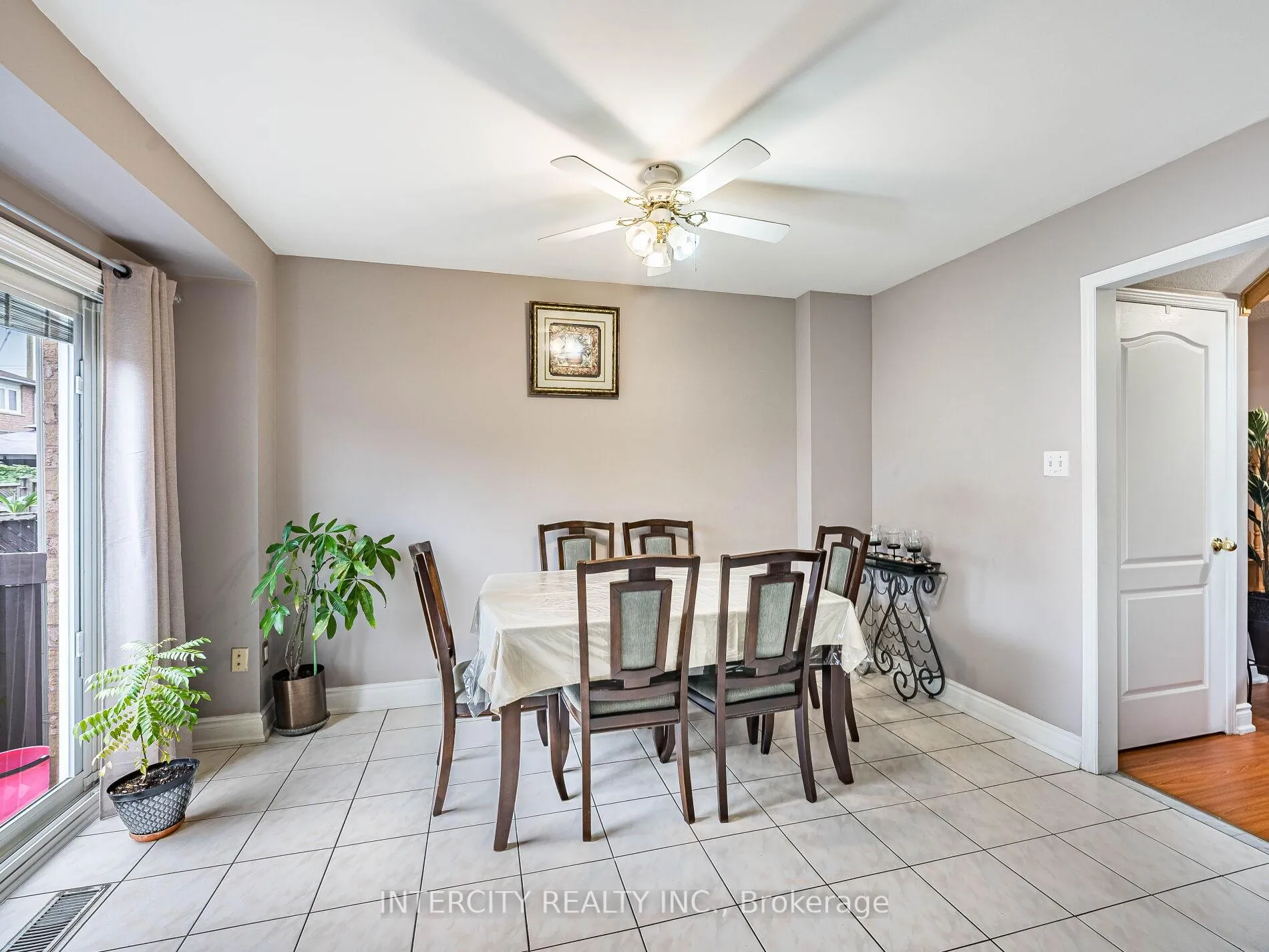 Photo 17 of 8 Wedgewood Place, Vaughan, Concord — HOMEH