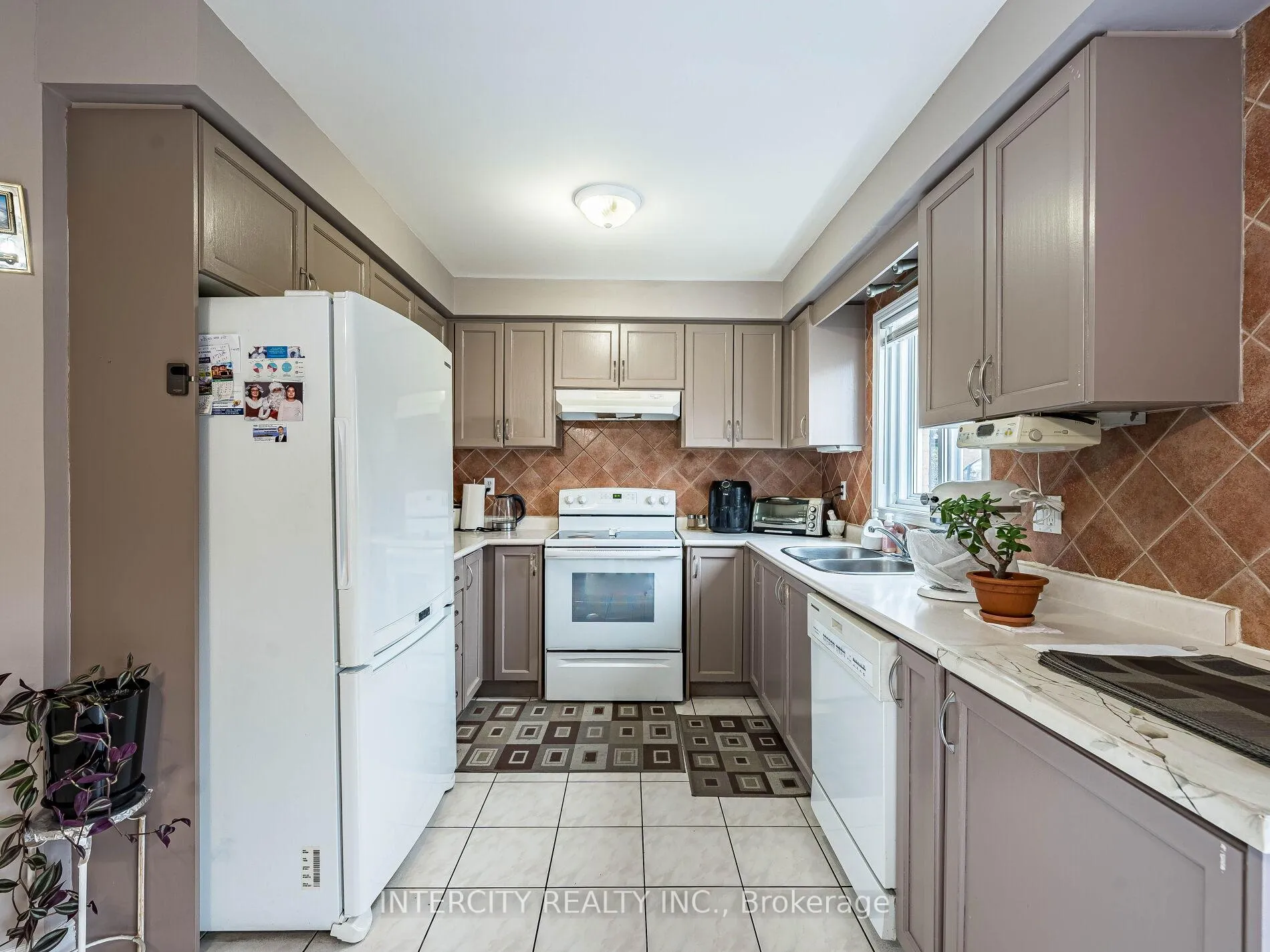 Photo 18 of 8 Wedgewood Place, Vaughan, Concord — HOMEH