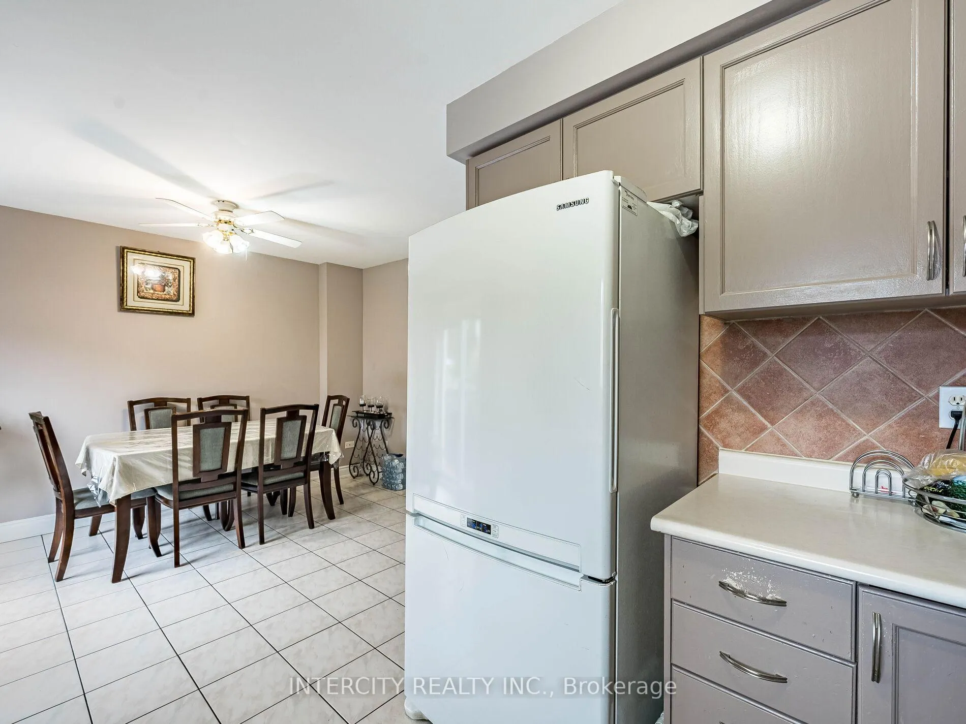Photo 22 of 8 Wedgewood Place, Vaughan, Concord — HOMEH
