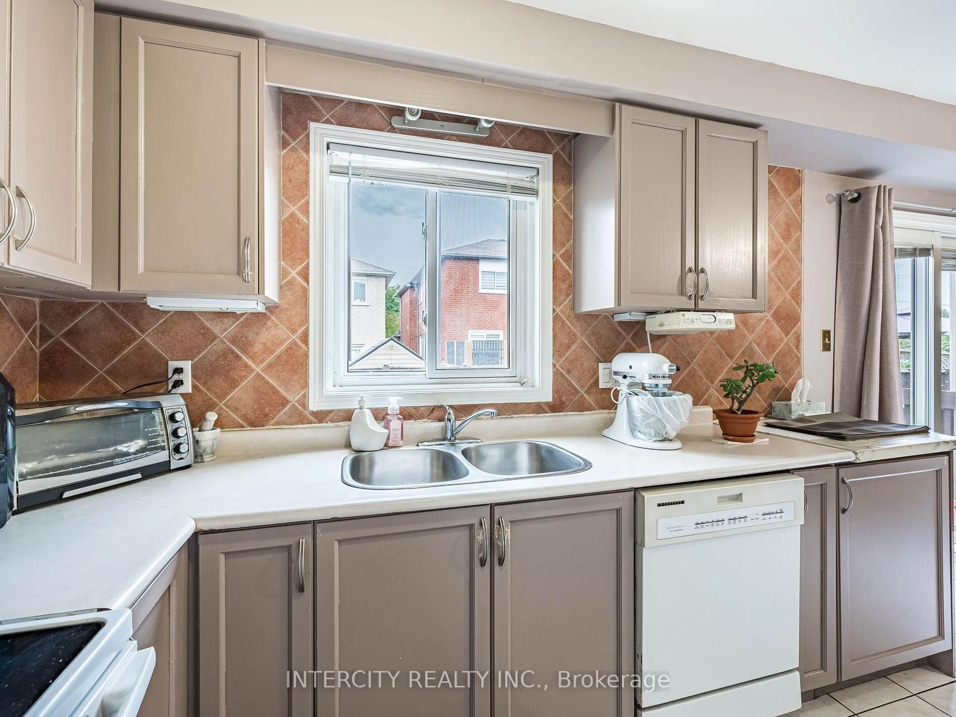 Photo 30 of 8 Wedgewood Place, Vaughan, Concord — HOMEH
