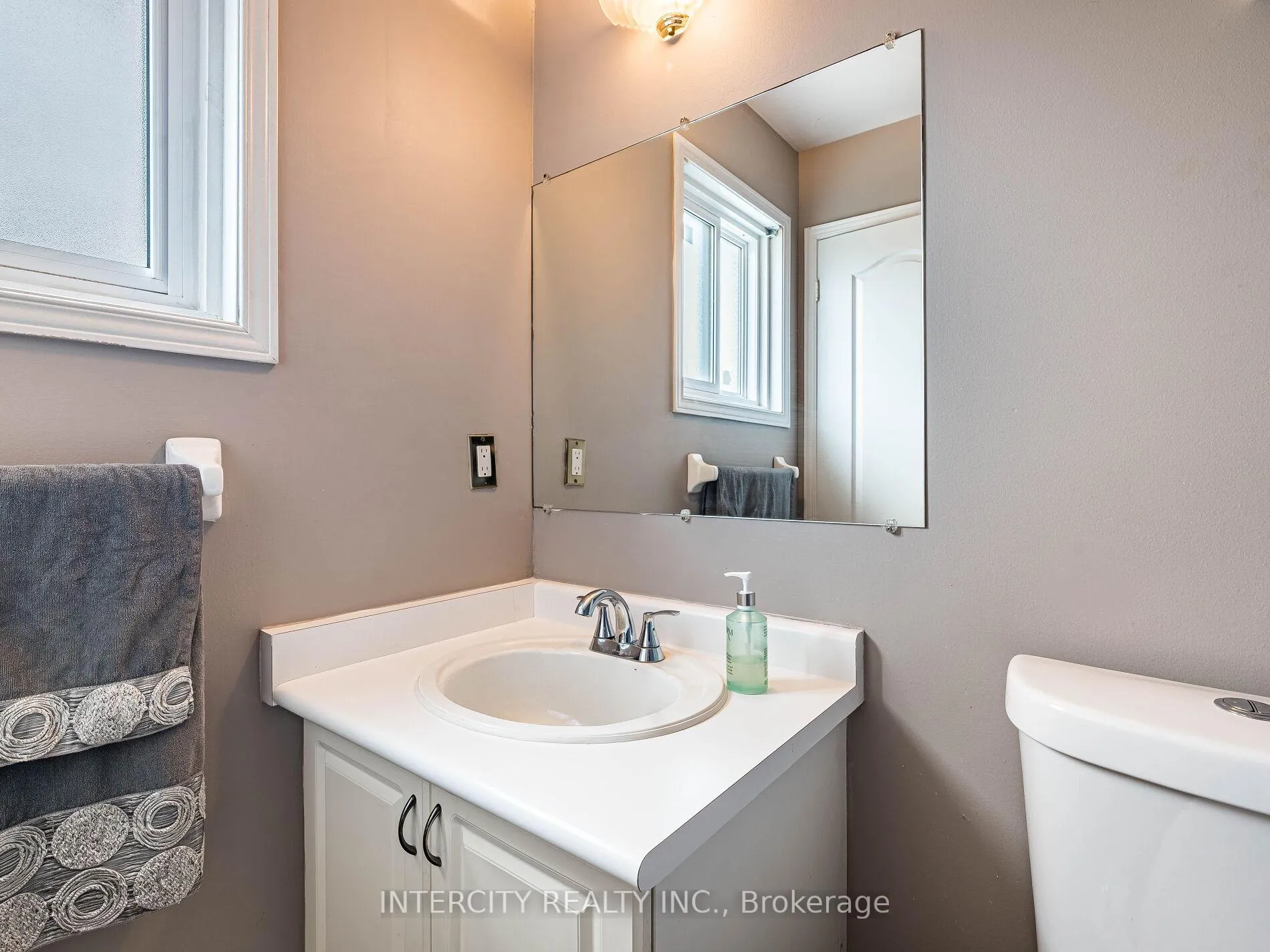 Photo 31 of 8 Wedgewood Place, Vaughan, Concord — HOMEH