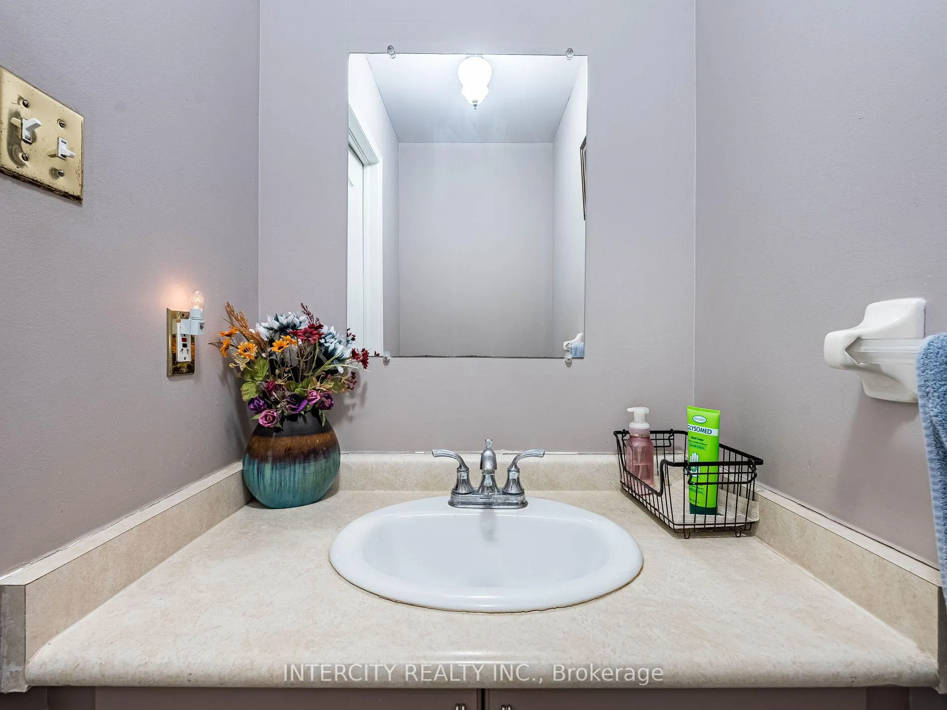 Photo 44 of 8 Wedgewood Place, Vaughan, Concord — HOMEH