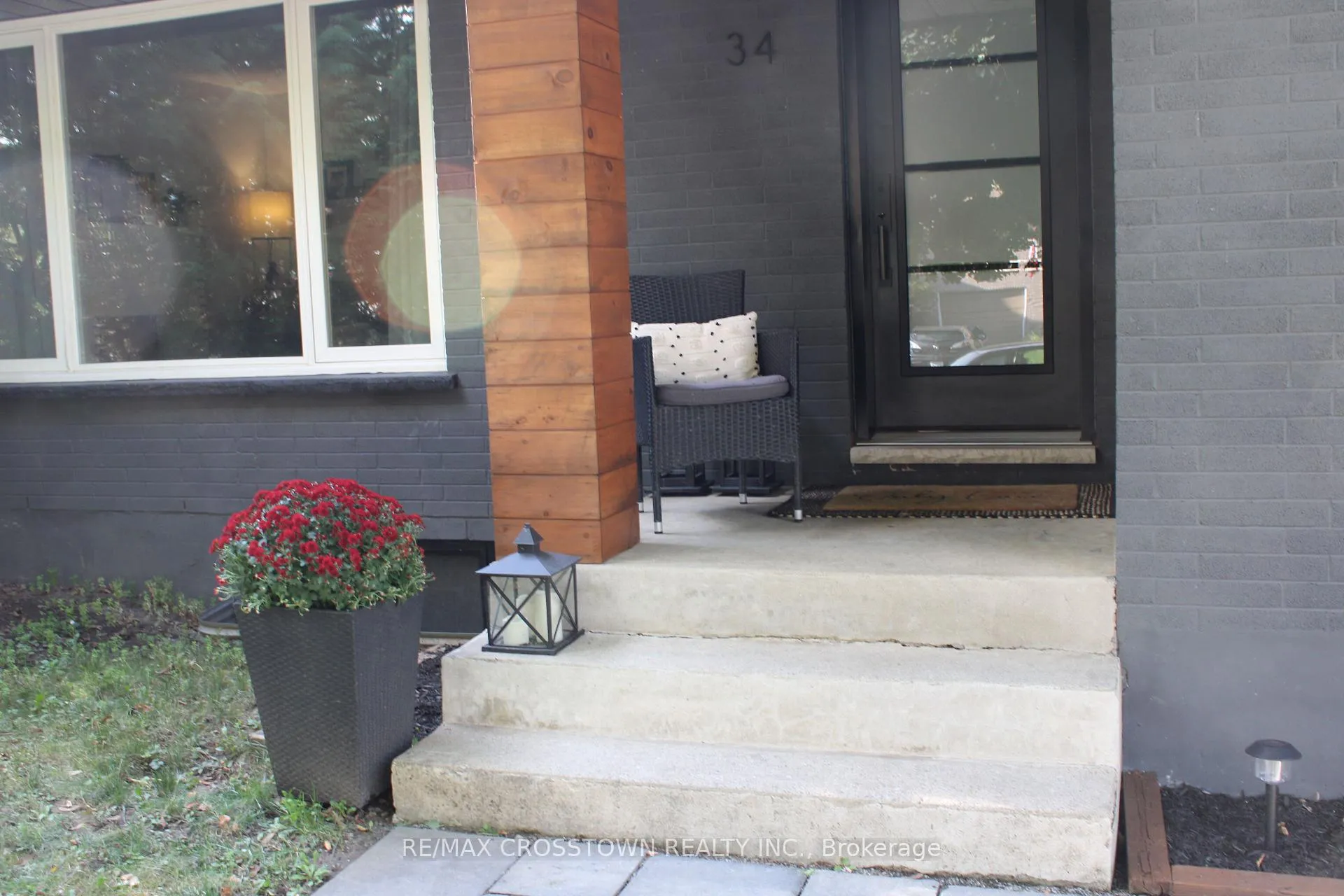 Photo 3 of 34 Queen Street, Barrie, Codrington — HOMEH