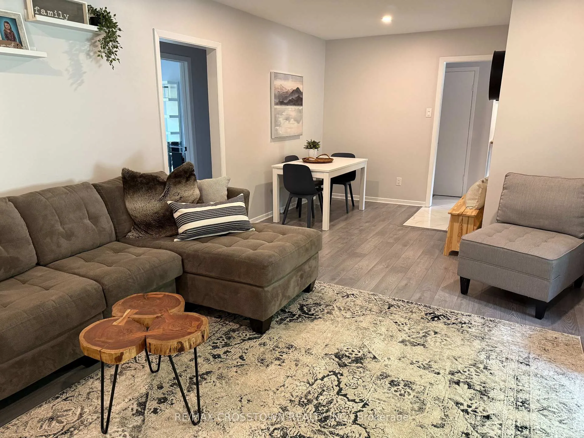 Photo 5 of 34 Queen Street, Barrie, Codrington — HOMEH